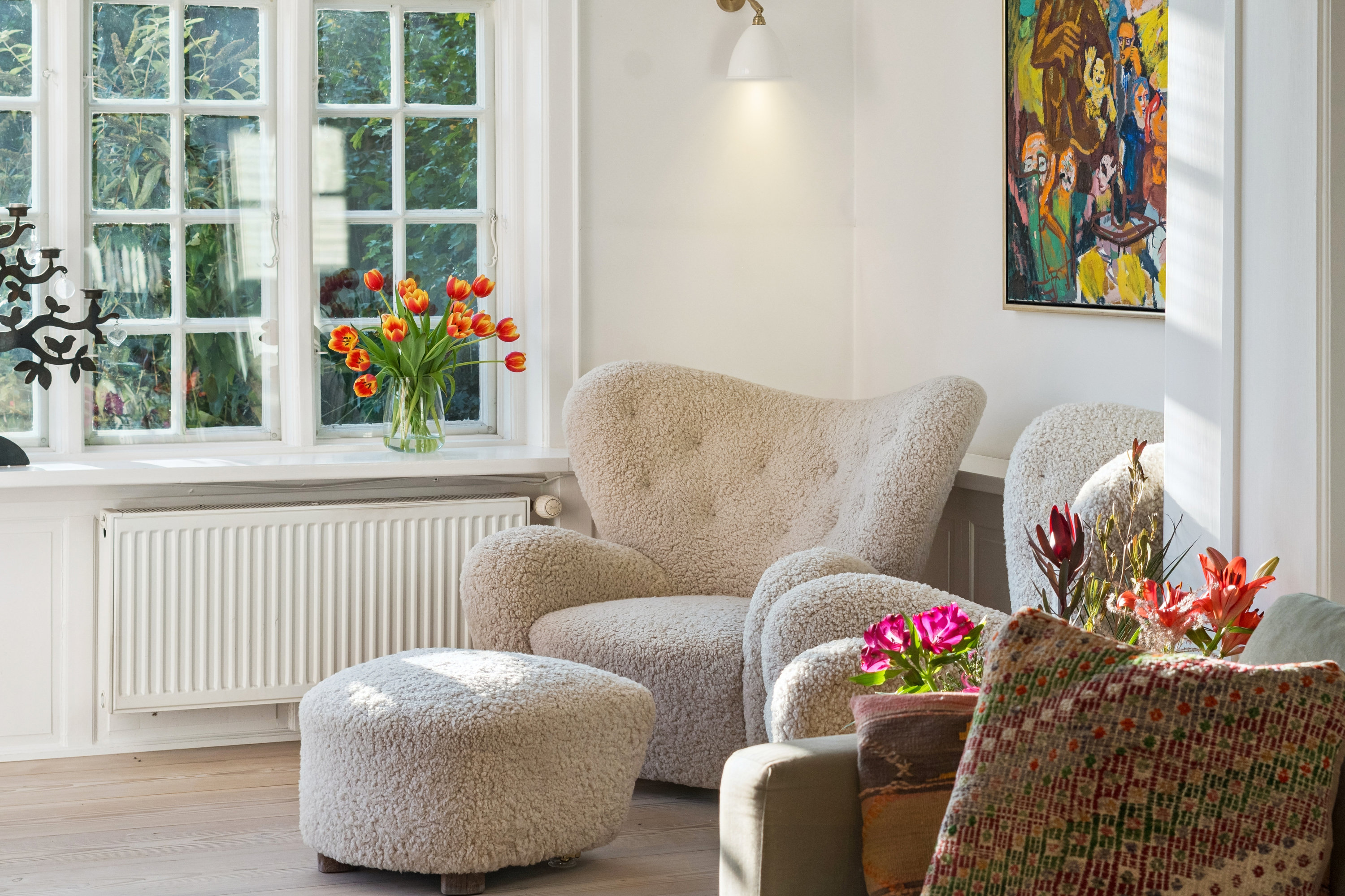 Fremhævet stue billede i fuldskærmstilstand. Billede af Svanevænget 8, 2100 København Ø