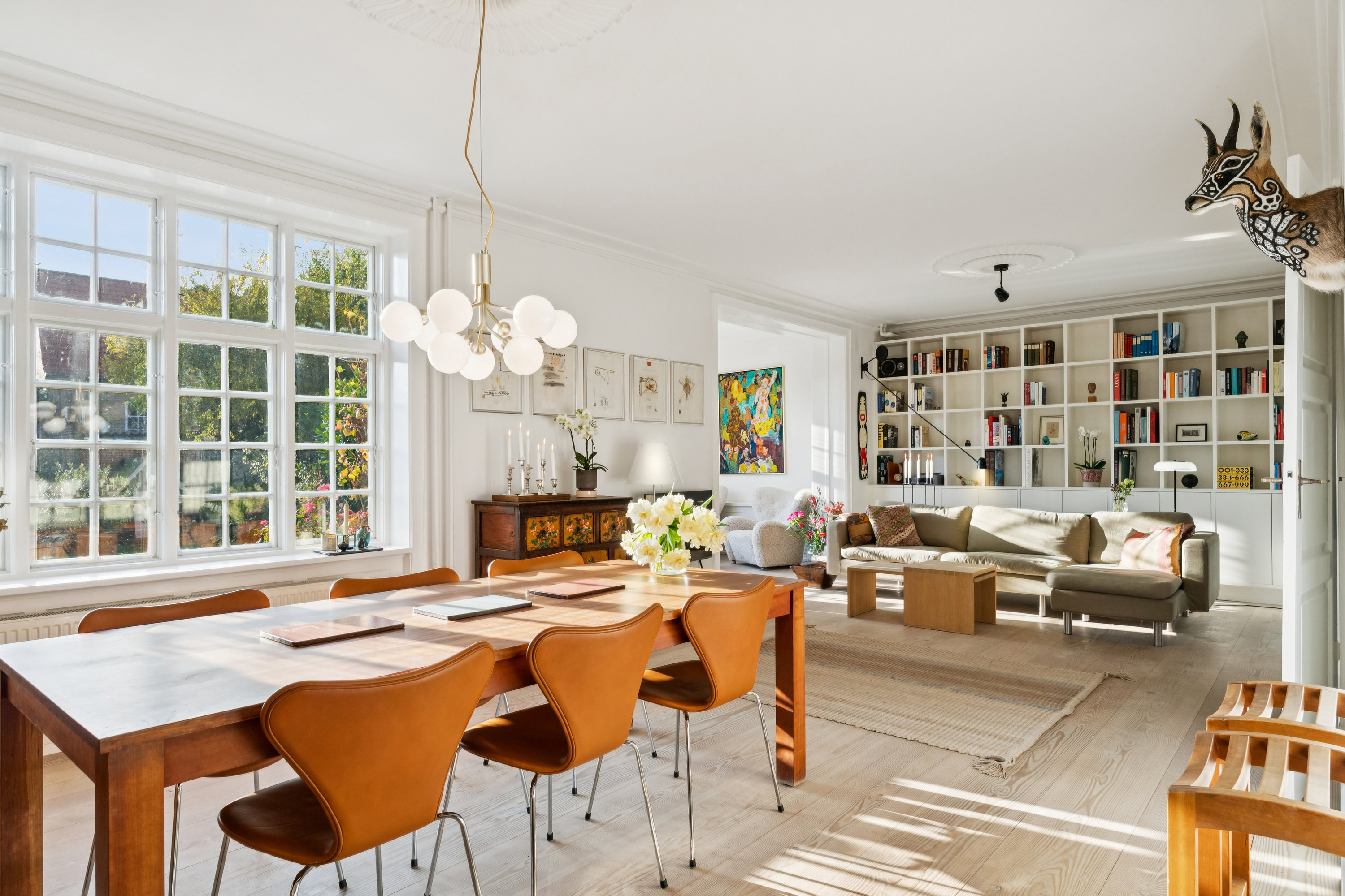 Miniaturebillede 1: stue. Billede af Svanevænget 8, 2100 København Ø