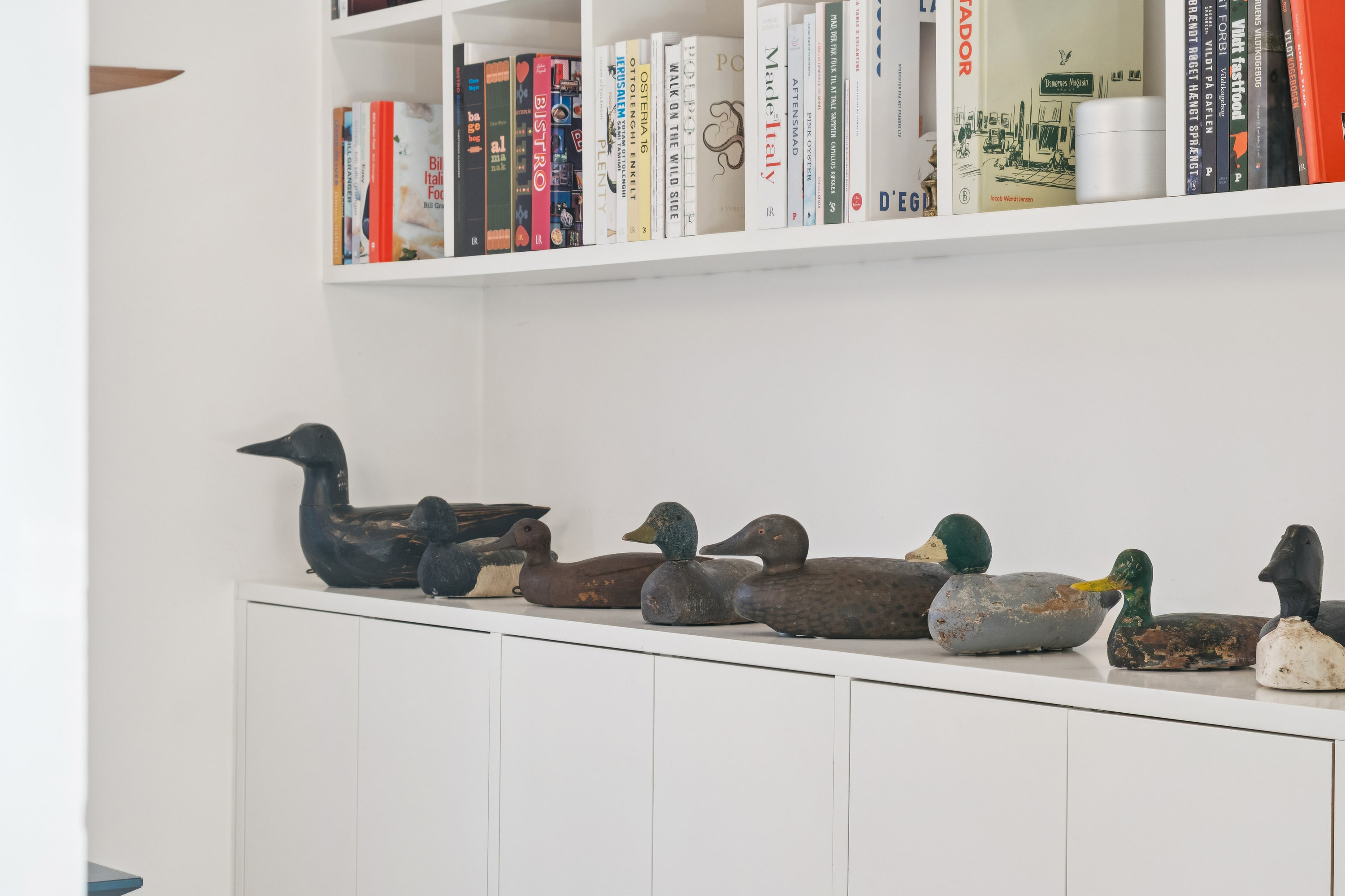 Fremhævet walkin closet billede i fuldskærmstilstand. Billede af Svanevænget 8, 2100 København Ø