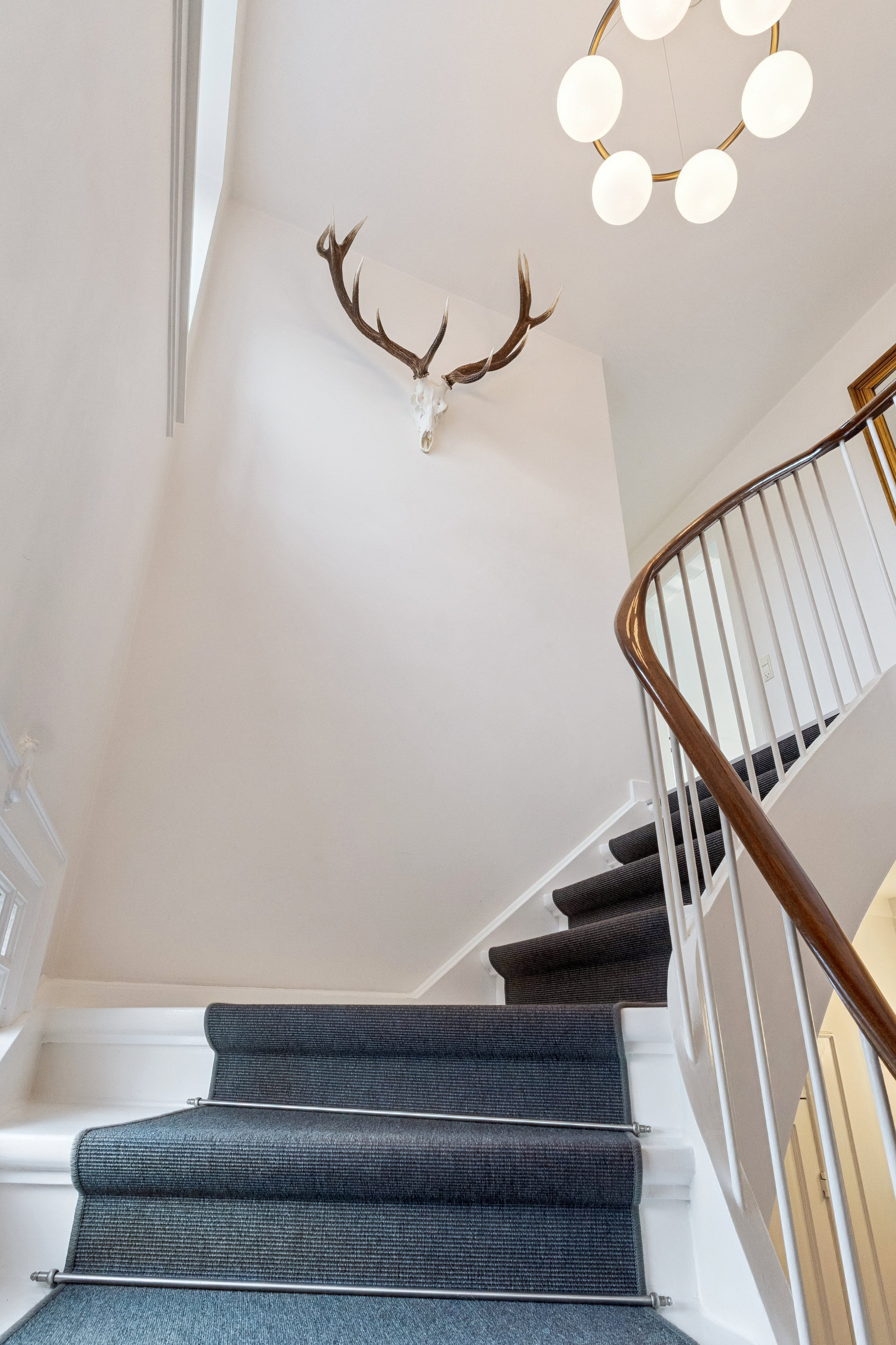 Fremhævet trappe billede i fuldskærmstilstand. Billede af Svanevænget 8, 2100 København Ø