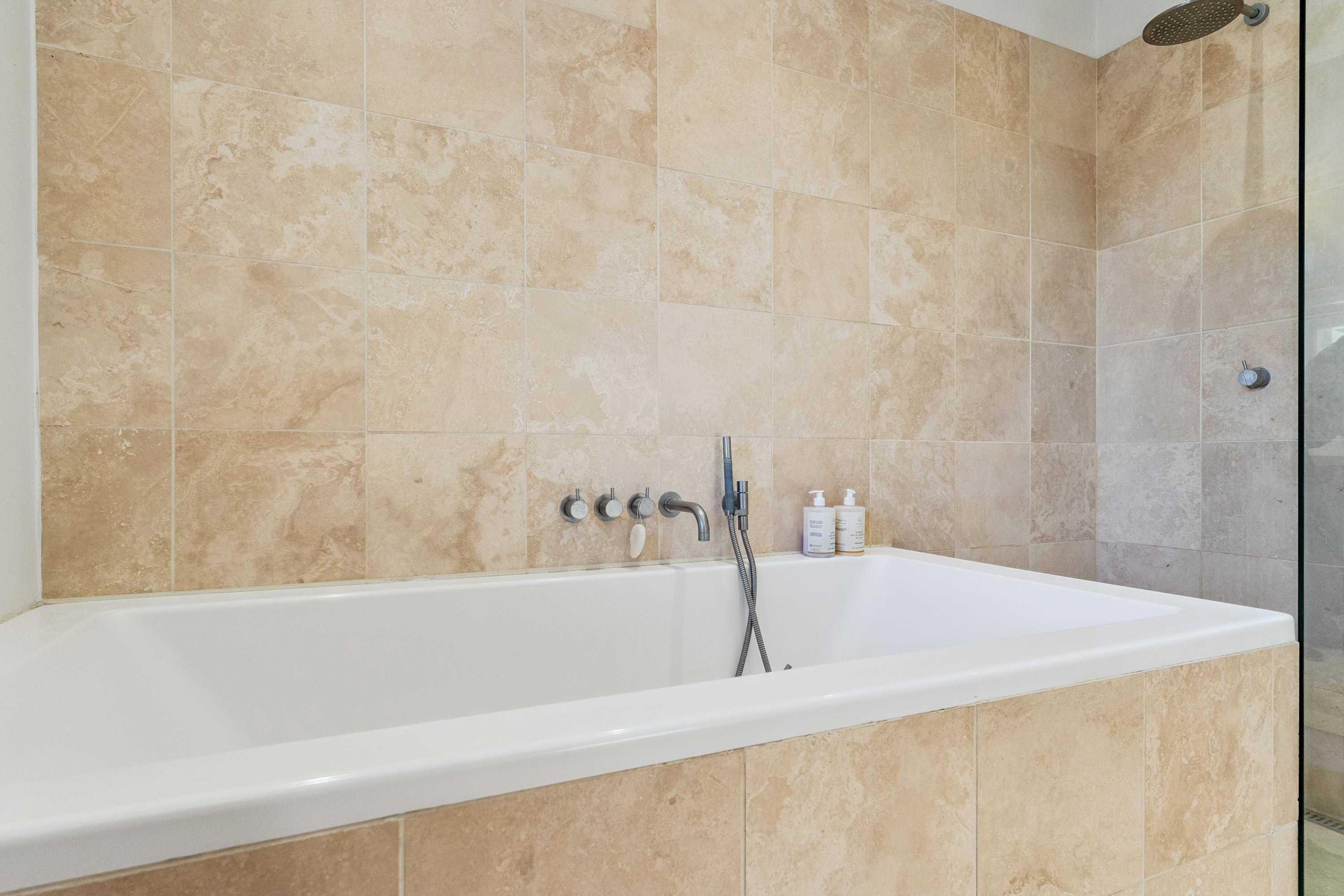 Fremhævet bad billede i fuldskærmstilstand. Billede af Svanevænget 8, 2100 København Ø