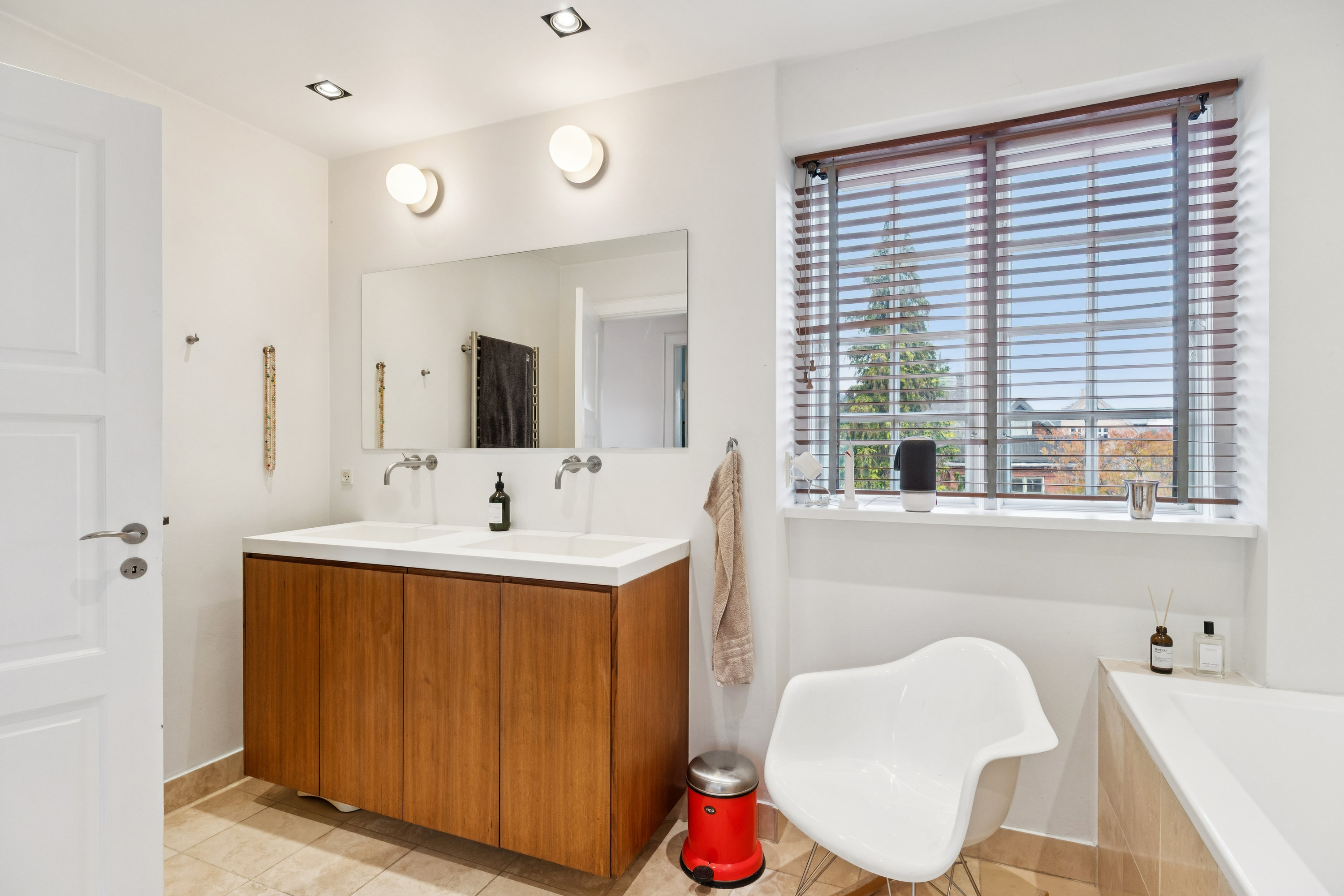 Fremhævet badeværelse billede i fuldskærmstilstand. Billede af Svanevænget 8, 2100 København Ø