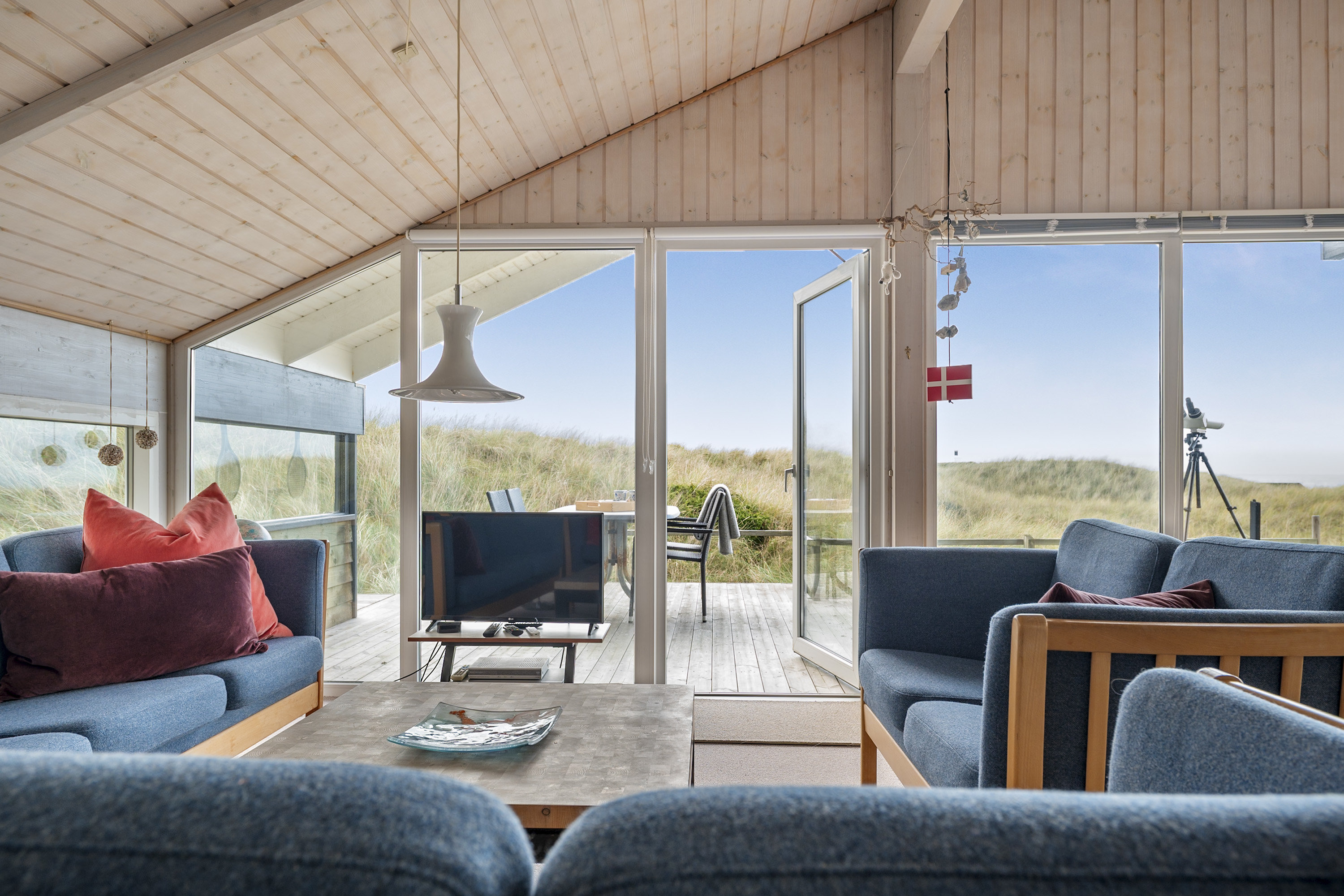 Fremhævet stue billede i fuldskærmstilstand. Billede af Strandklitten 16, Tornby, 9850 Hirtshals