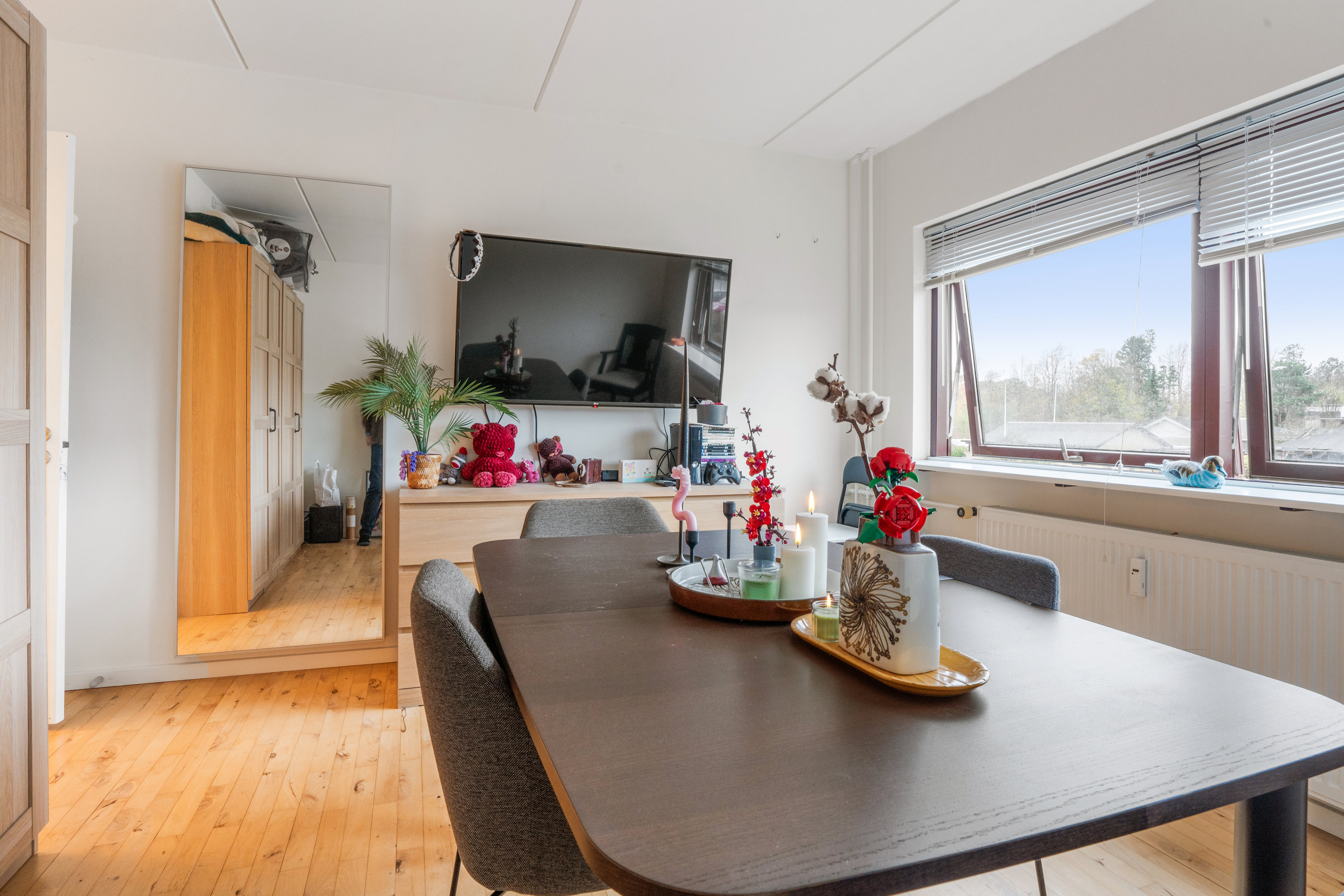 Miniaturebillede 1: stue. Billede af H. C. Andersens Vej 14, 1. tv., Vejgaard , 9000 Aalborg