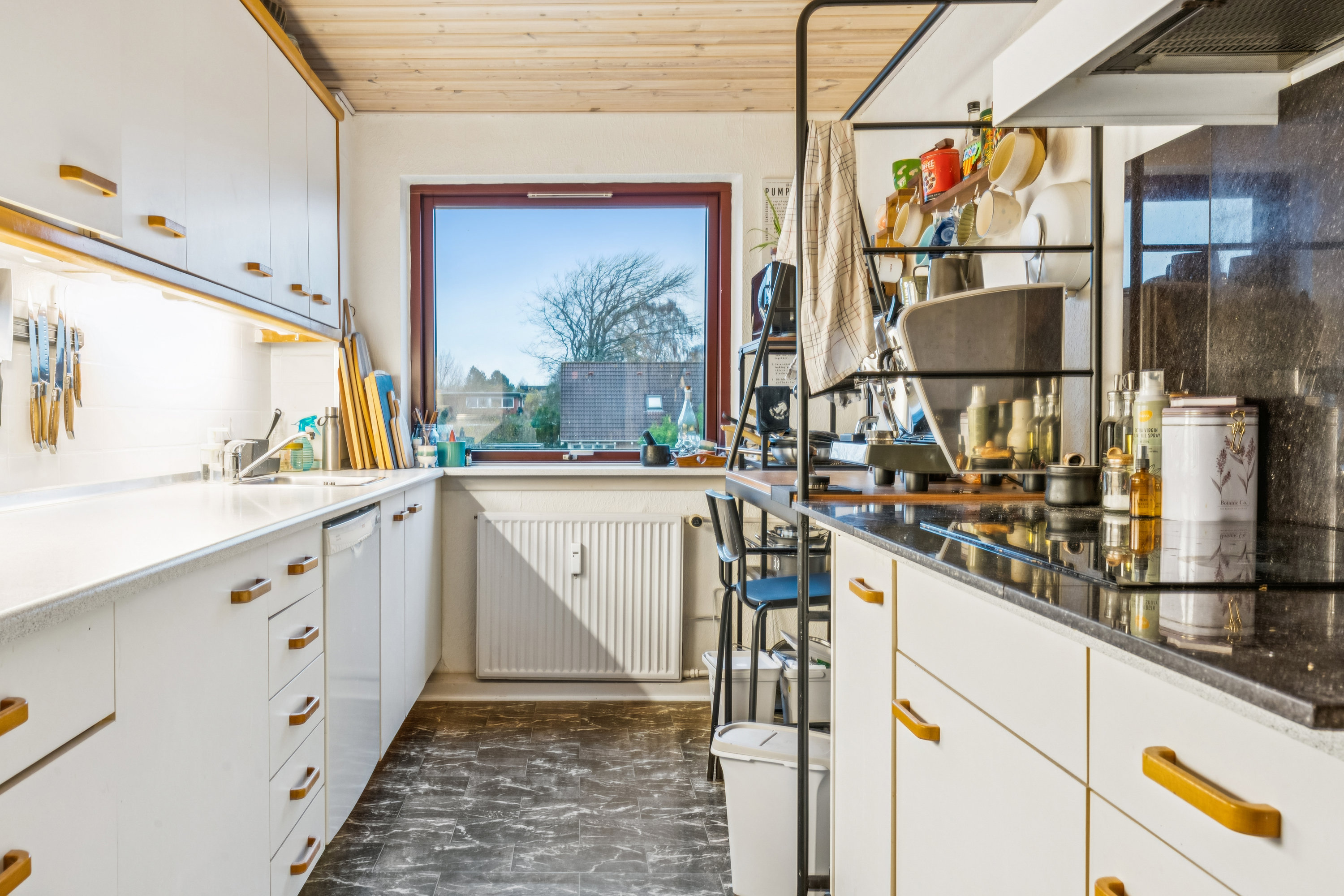 Fremhævet køkken billede i fuldskærmstilstand. Billede af H. C. Andersens Vej 14, 1. tv., Vejgaard , 9000 Aalborg