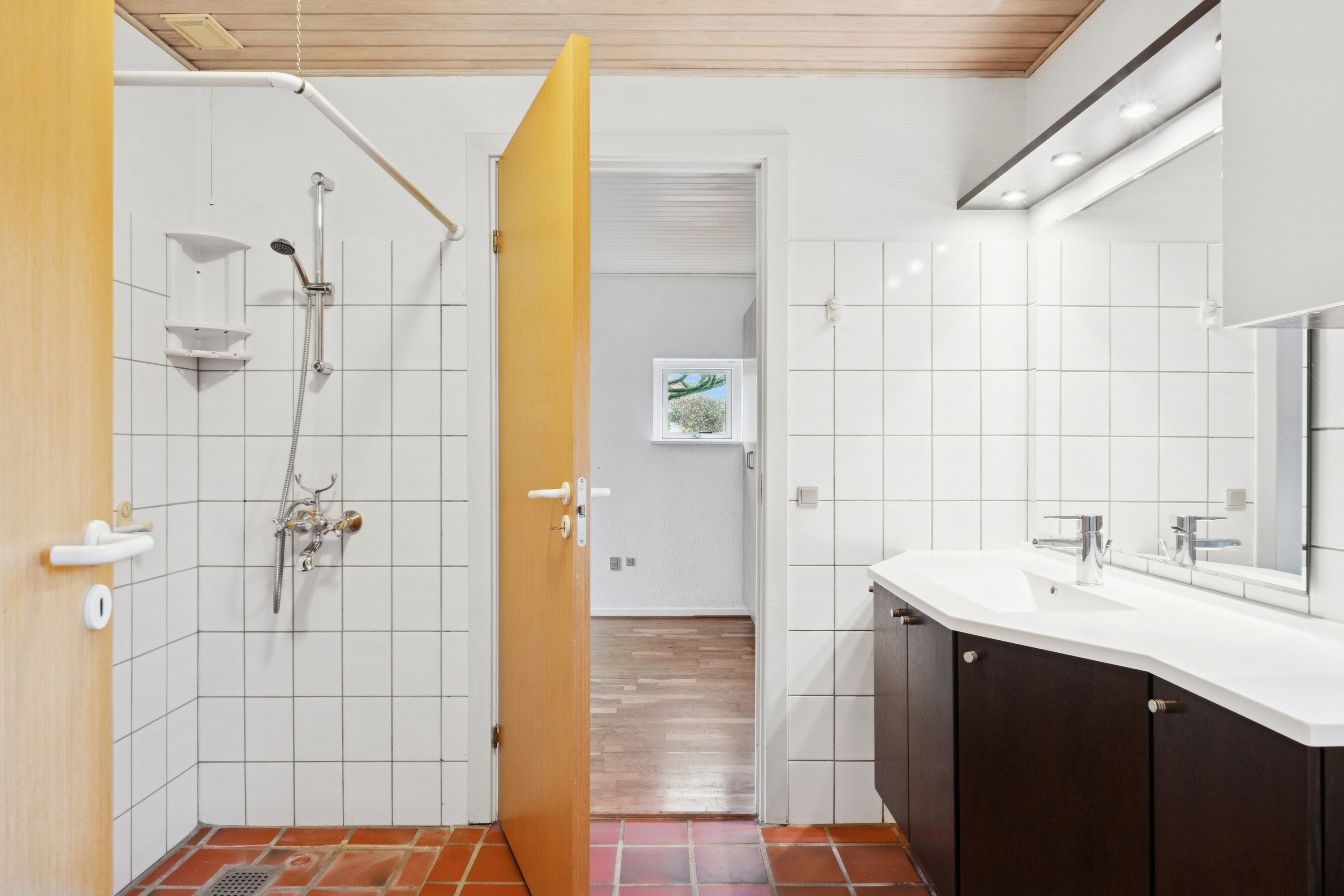 Fremhævet badeværelse billede i fuldskærmstilstand. Billede af Karen Blixens Vej 2M, 7430 Ikast