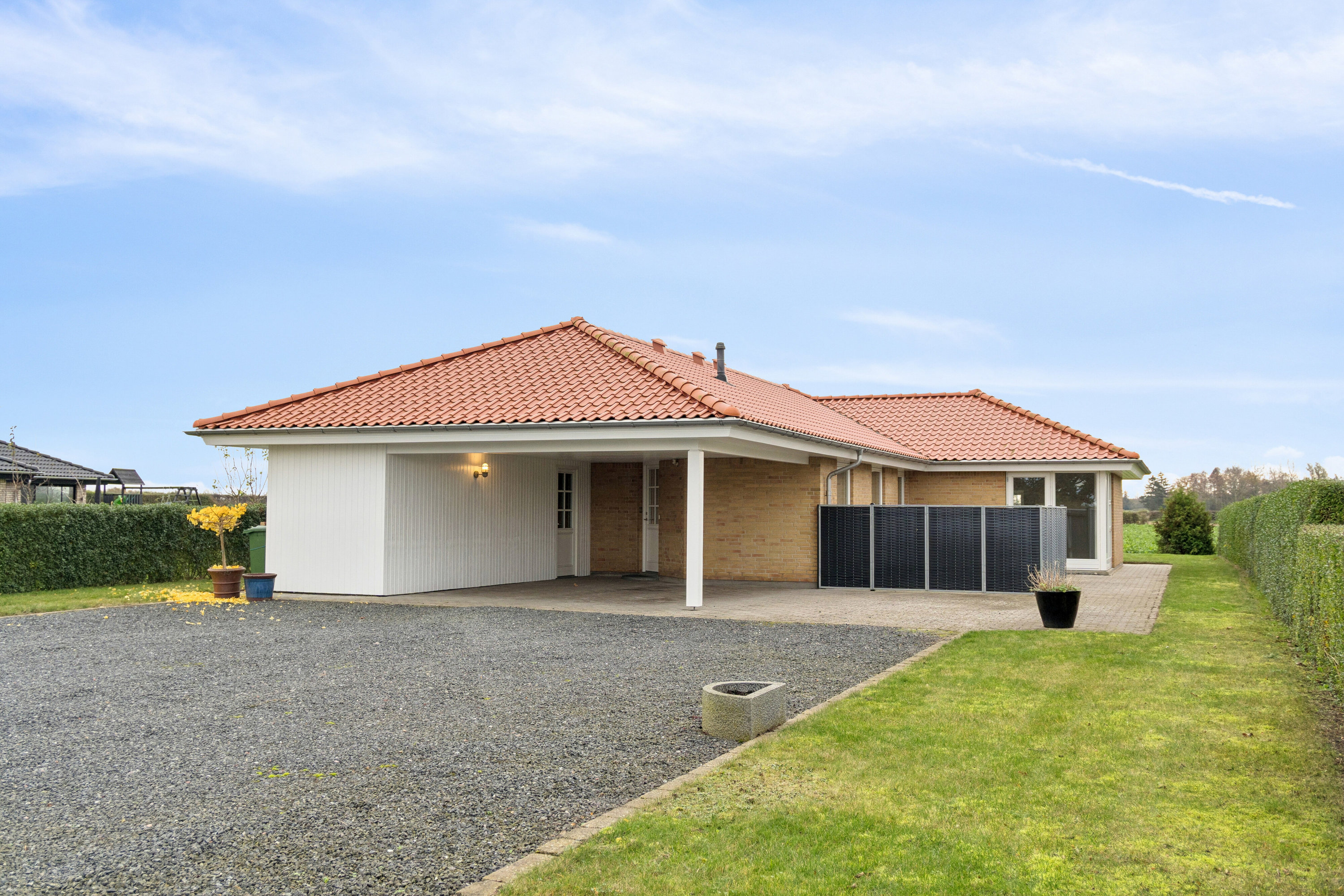 Miniaturebillede 1: set fra vejen. Billede af Skovballevej 59A, Tåsinge, 5700 Svendborg