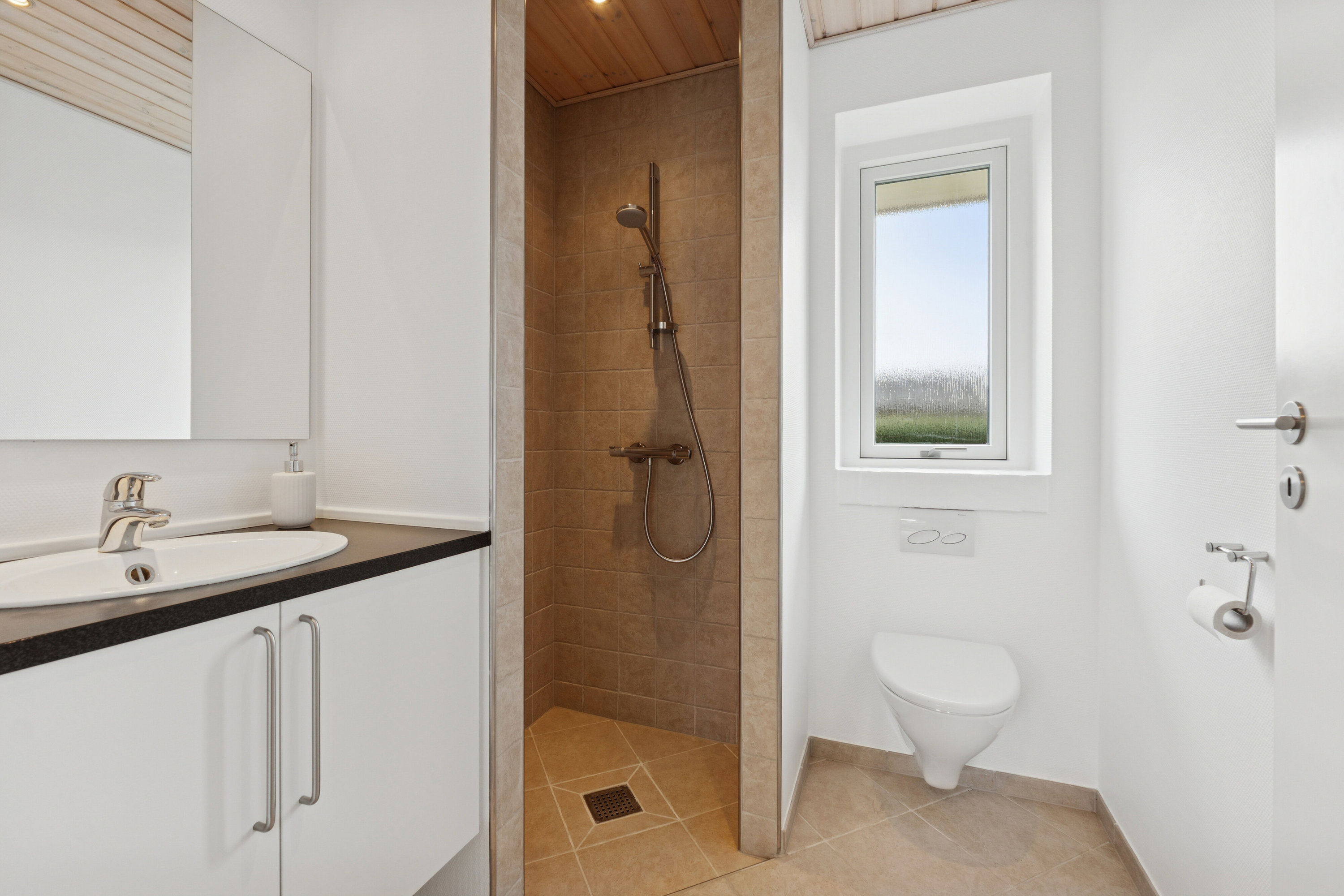 Fremhævet badeværelse billede i fuldskærmstilstand. Billede af Skovballevej 59A, Tåsinge, 5700 Svendborg