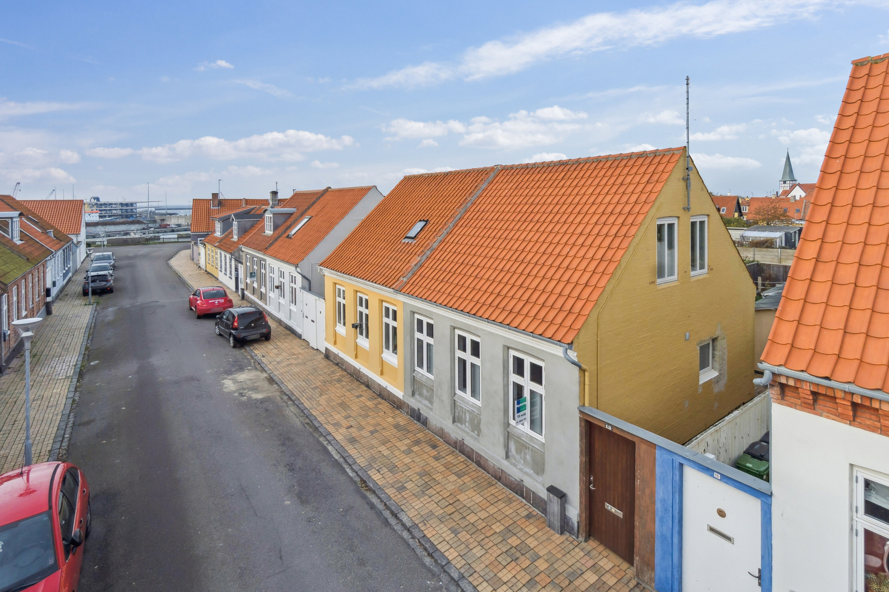 Fremhævet set fra vejen billede i fuldskærmstilstand. Billede af Stormgade 13, Rønne, 3700 Rønne