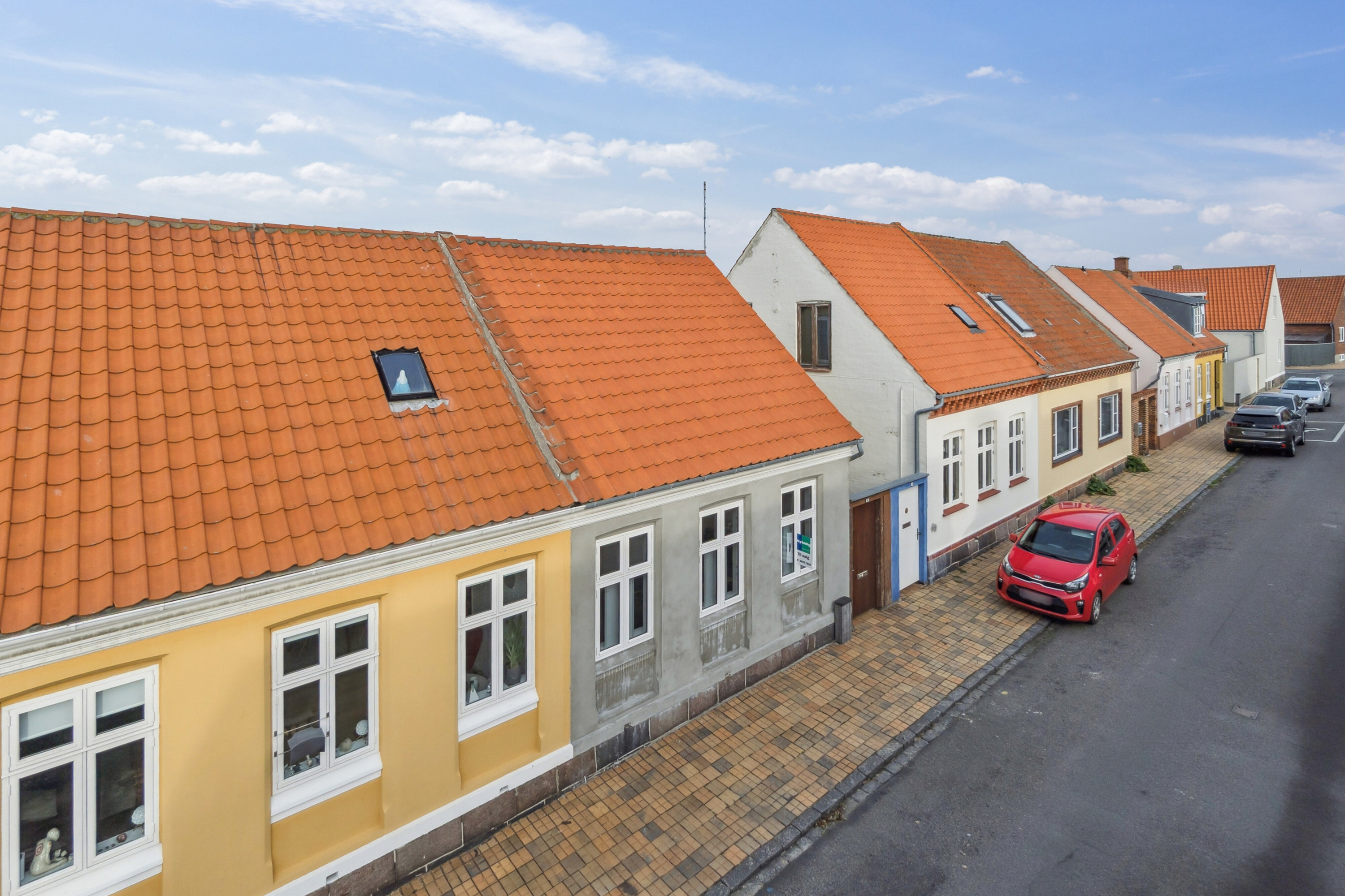 Fremhævet set fra vejen billede i fuldskærmstilstand. Billede af Stormgade 13, Rønne, 3700 Rønne