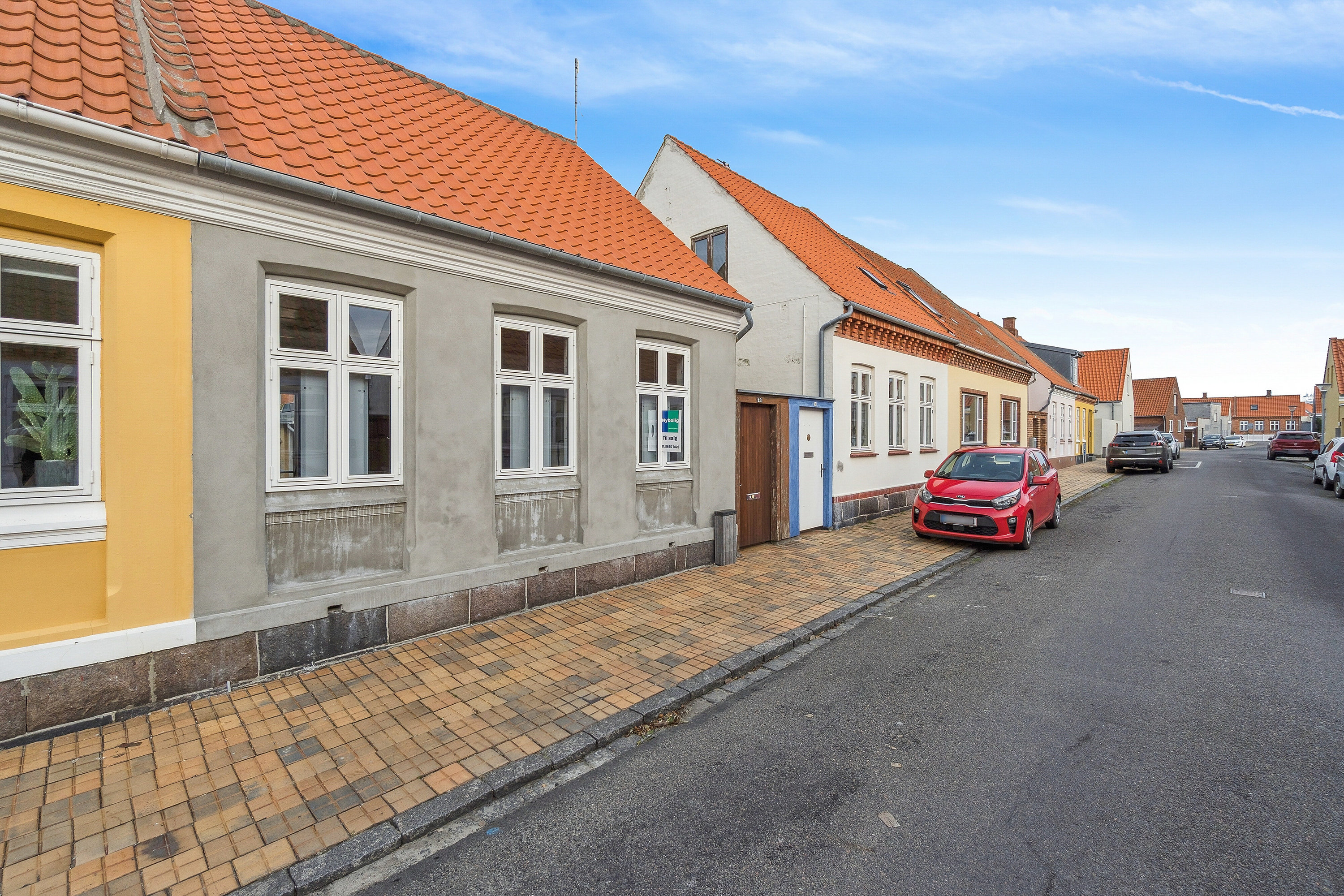Fremhævet set fra vejen billede i fuldskærmstilstand. Billede af Stormgade 13, Rønne, 3700 Rønne