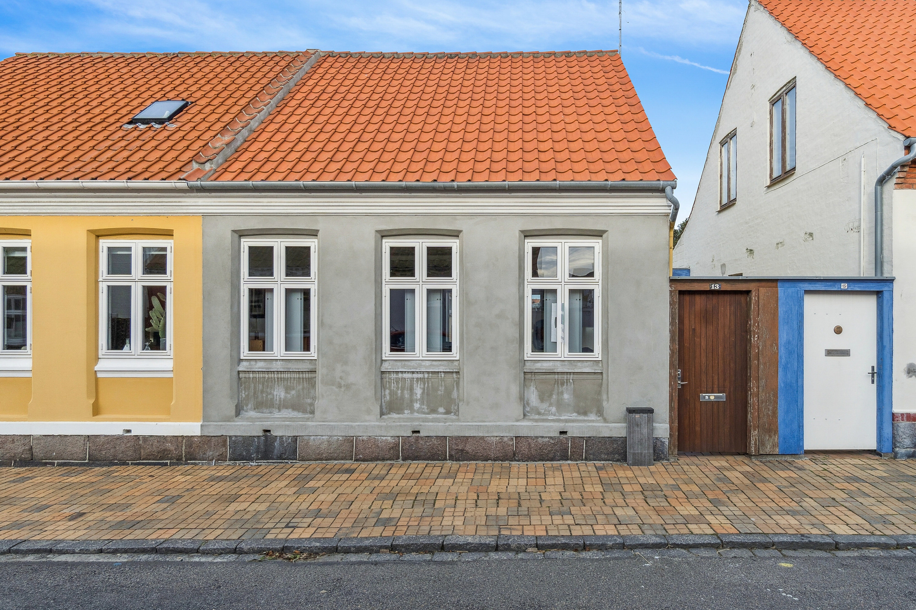 Fremhævet set fra vejen billede i fuldskærmstilstand. Billede af Stormgade 13, Rønne, 3700 Rønne