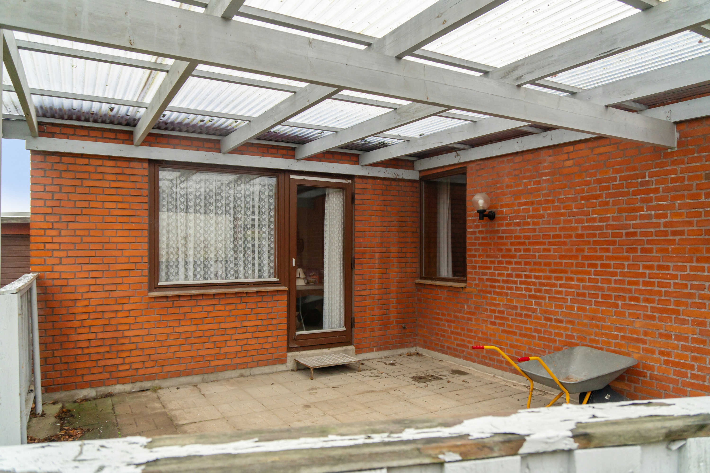 Fremhævet overdækket terrasse billede i fuldskærmstilstand. Billede af Bispevænget 32, 9800 Hjørring