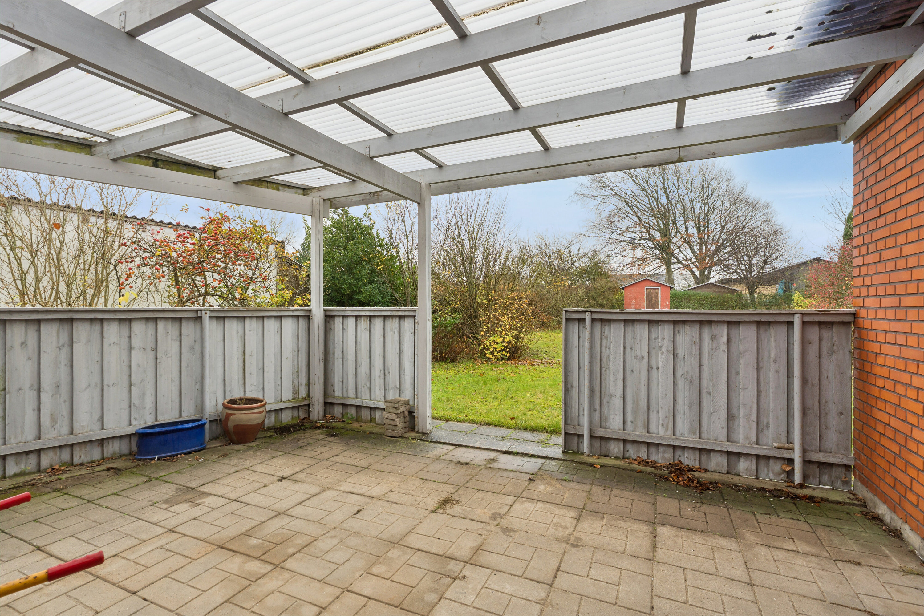 Fremhævet overdækket terrasse billede i fuldskærmstilstand. Billede af Bispevænget 32, 9800 Hjørring