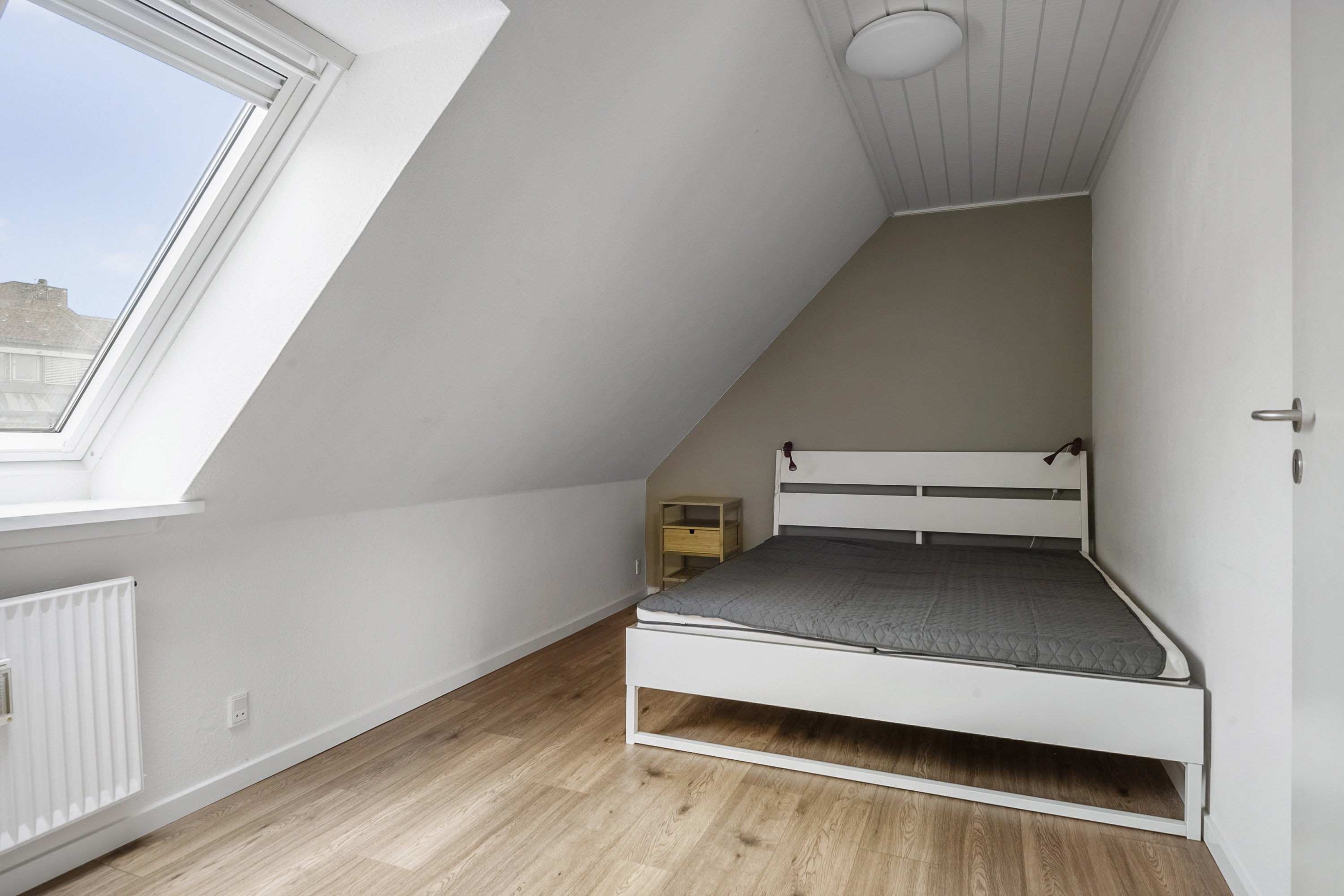 Fremhævet soveværelse billede i fuldskærmstilstand. Billede af Holsteinsgade 12F, 1. 3., 8300 Odder