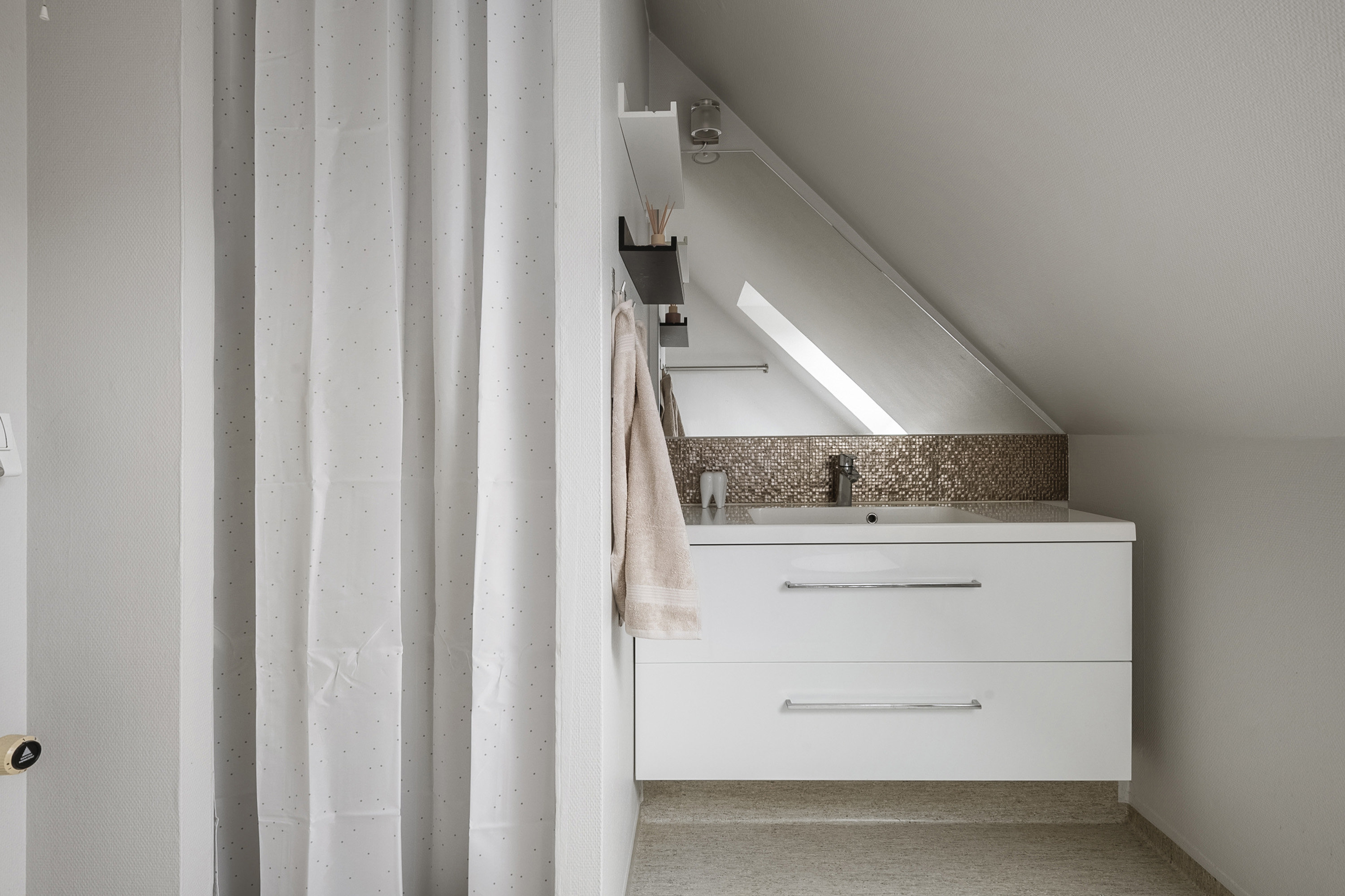 Fremhævet badeværelse billede i fuldskærmstilstand. Billede af Holsteinsgade 12F, 1. 3., 8300 Odder