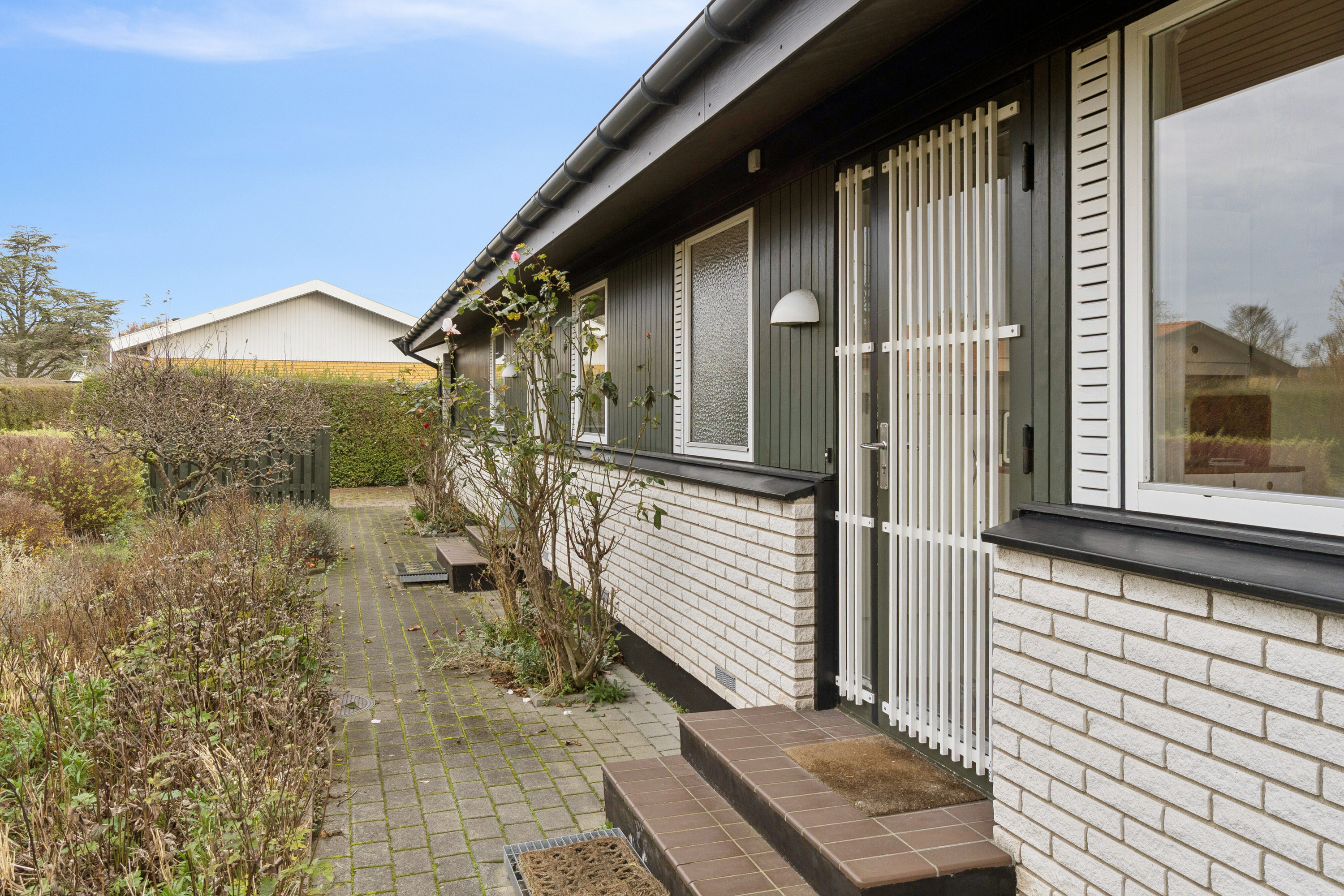 Miniaturebillede 1: udendørs. Billede af Brombærløkken 2, 3700 Rønne