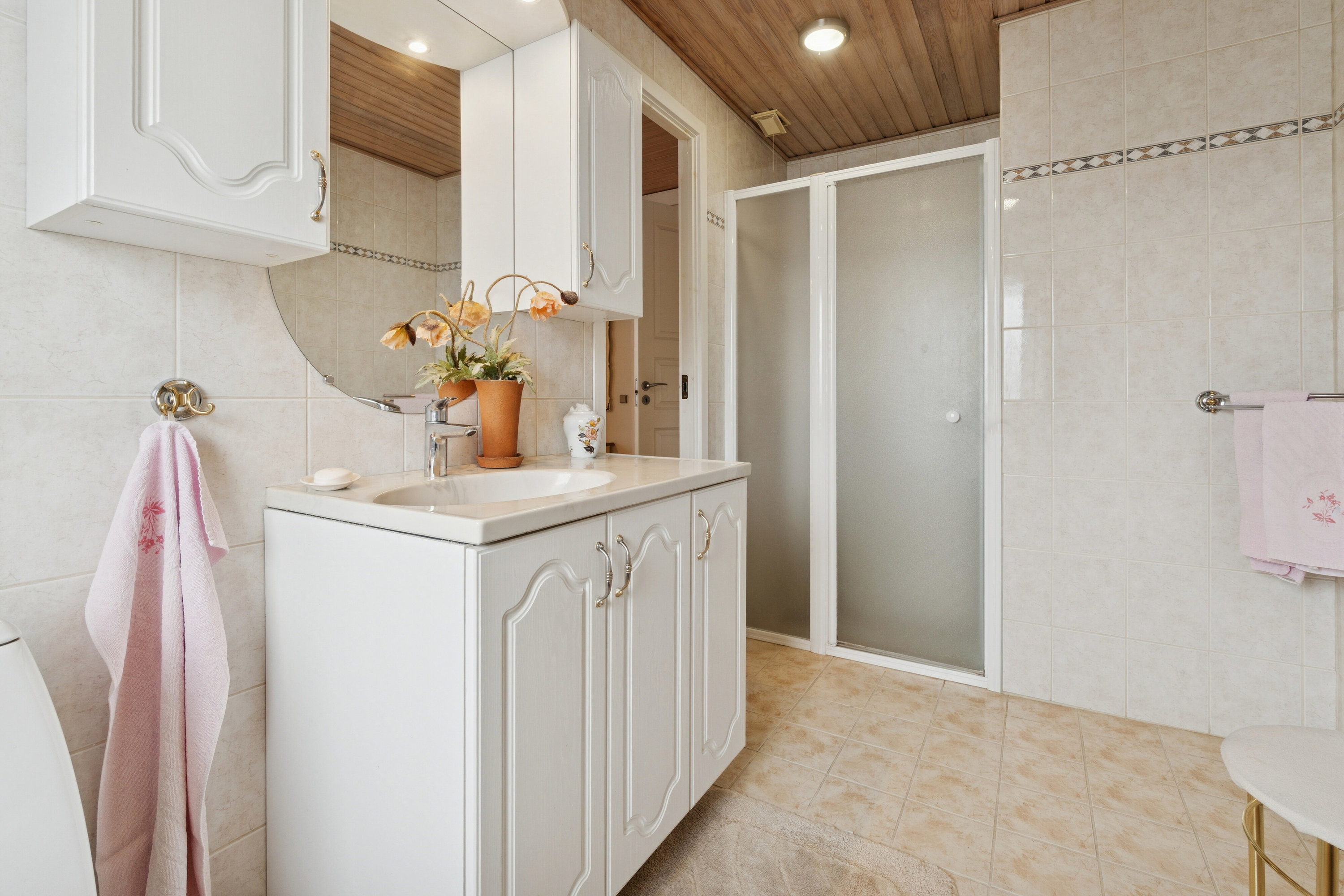 Fremhævet badeværelse billede i fuldskærmstilstand. Billede af Brombærløkken 2, 3700 Rønne