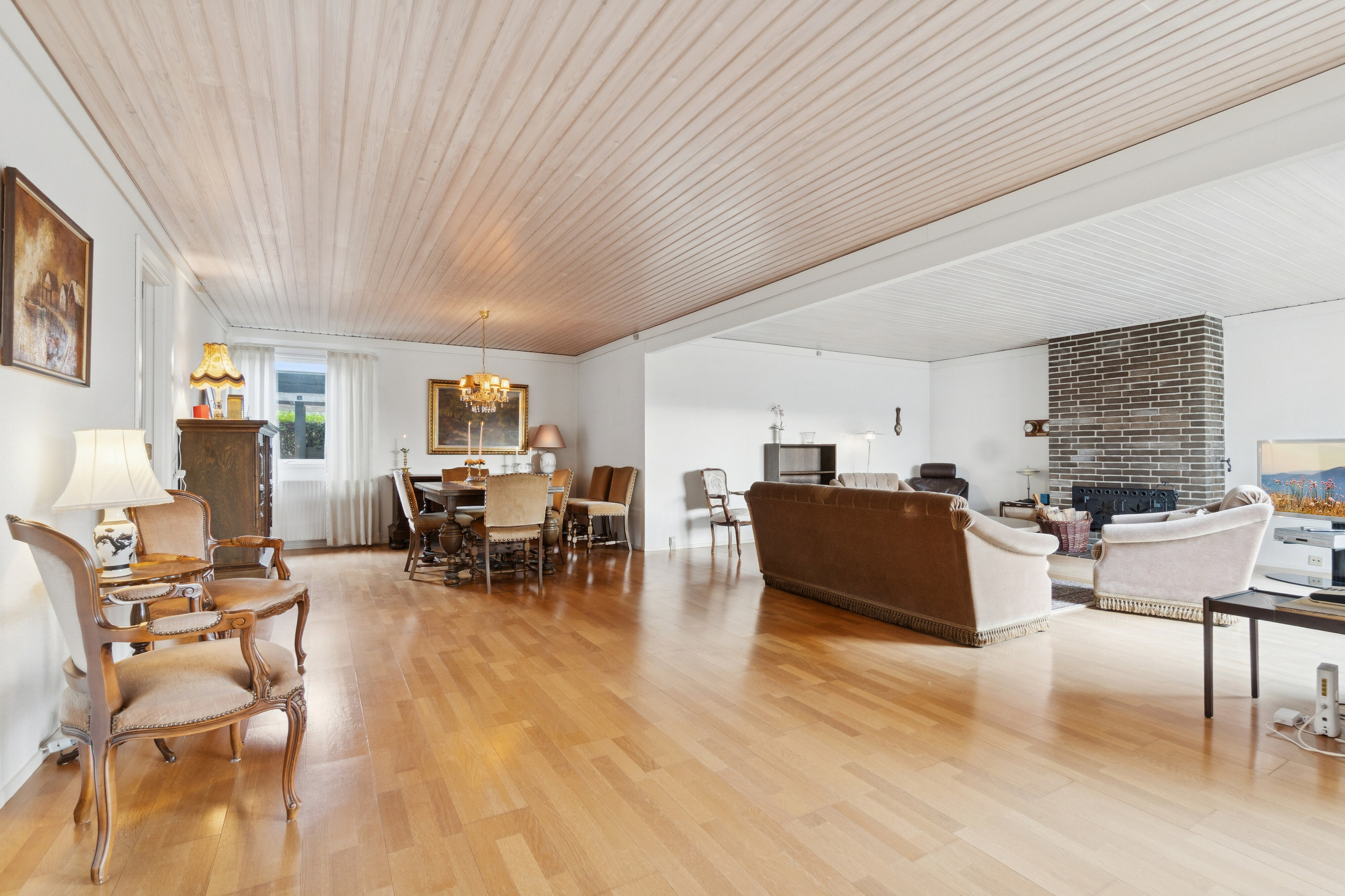 Fremhævet stue billede i fuldskærmstilstand. Billede af Brombærløkken 2, 3700 Rønne