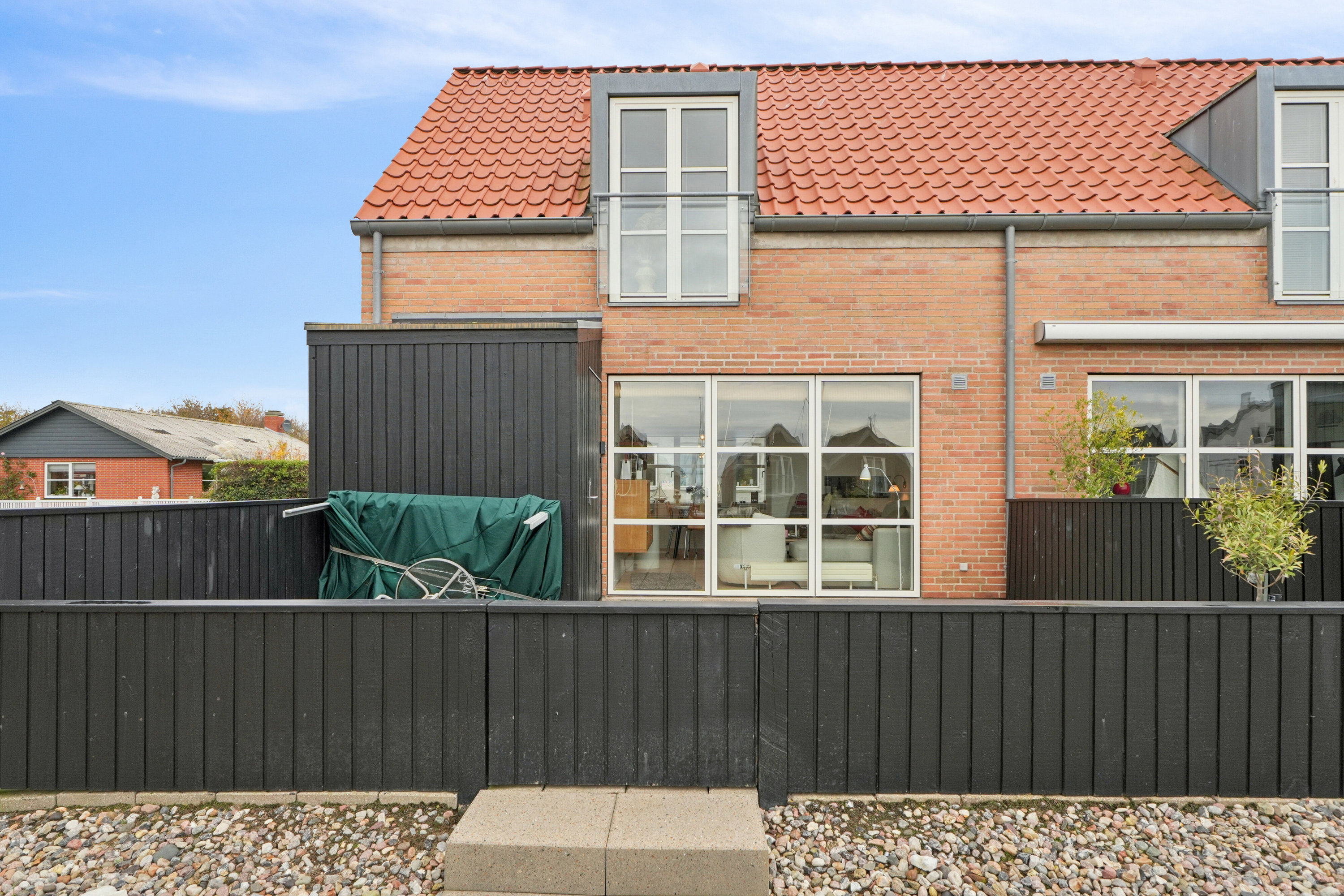 Fremhævet udendørs billede i fuldskærmstilstand. Billede af Smedegade 1A, Lohals, 5953 Tranekær