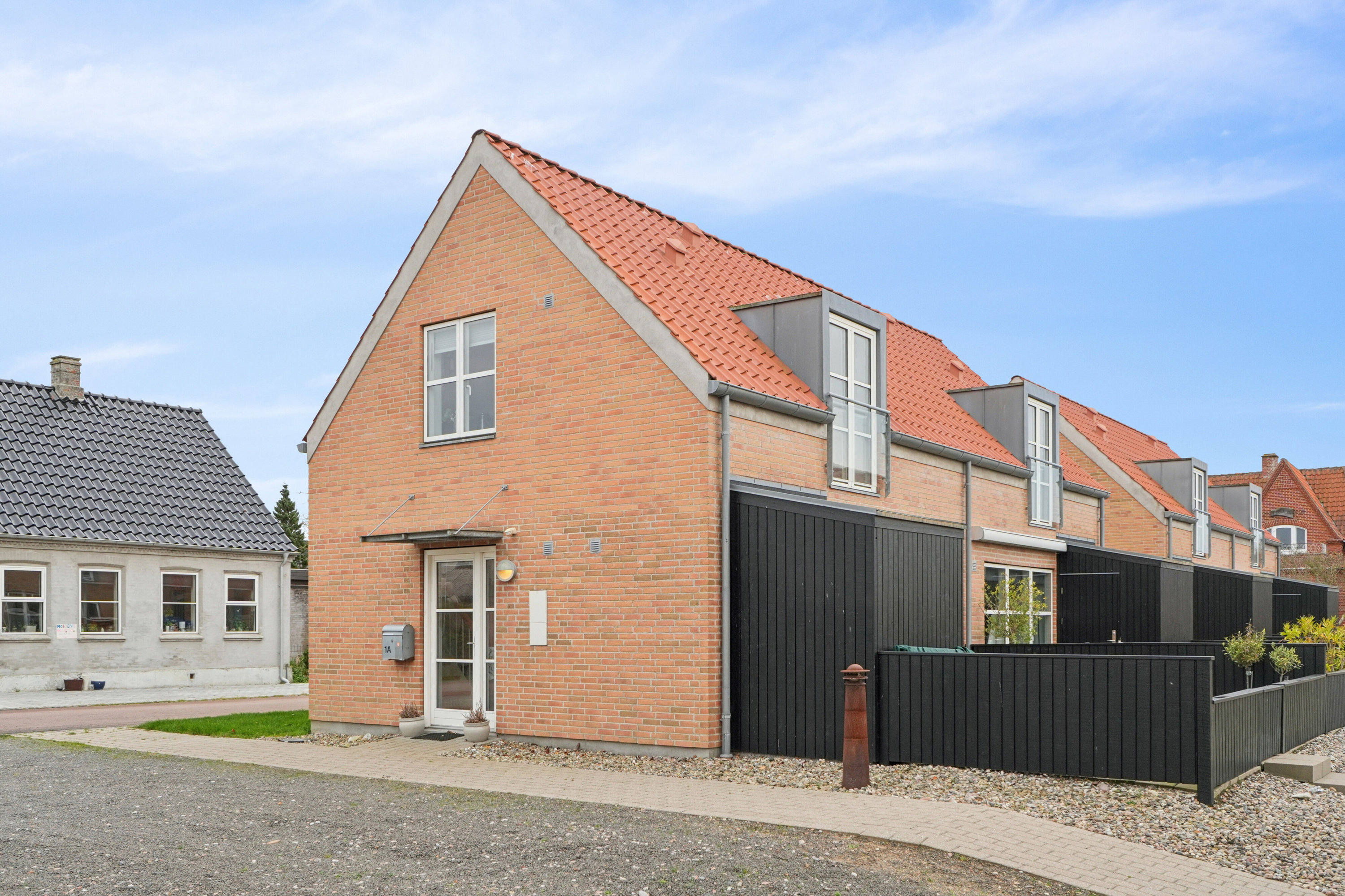 Fremhævet set fra vejen billede i fuldskærmstilstand. Billede af Smedegade 1A, Lohals, 5953 Tranekær