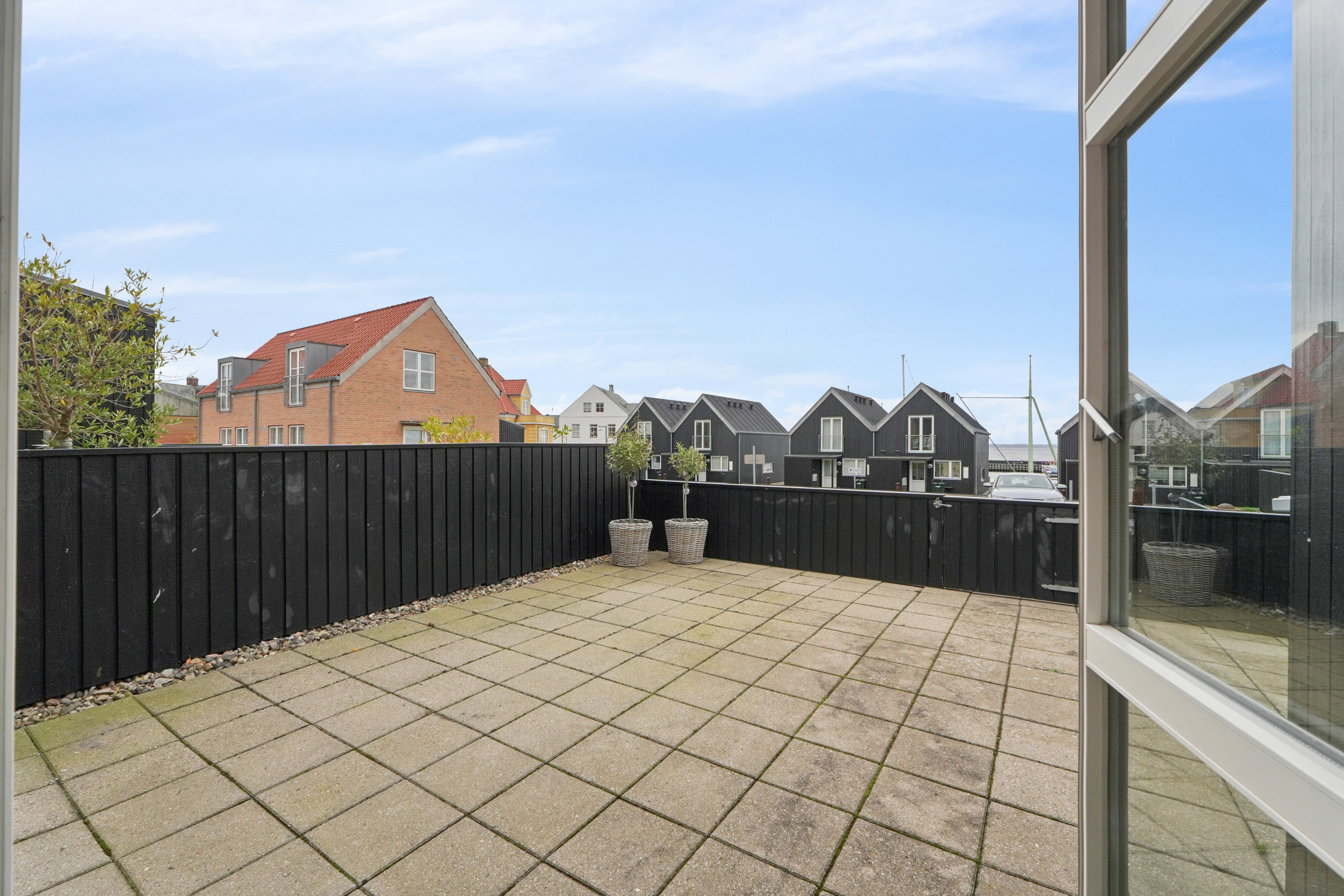 Fremhævet udendørs billede i fuldskærmstilstand. Billede af Smedegade 1A, Lohals, 5953 Tranekær