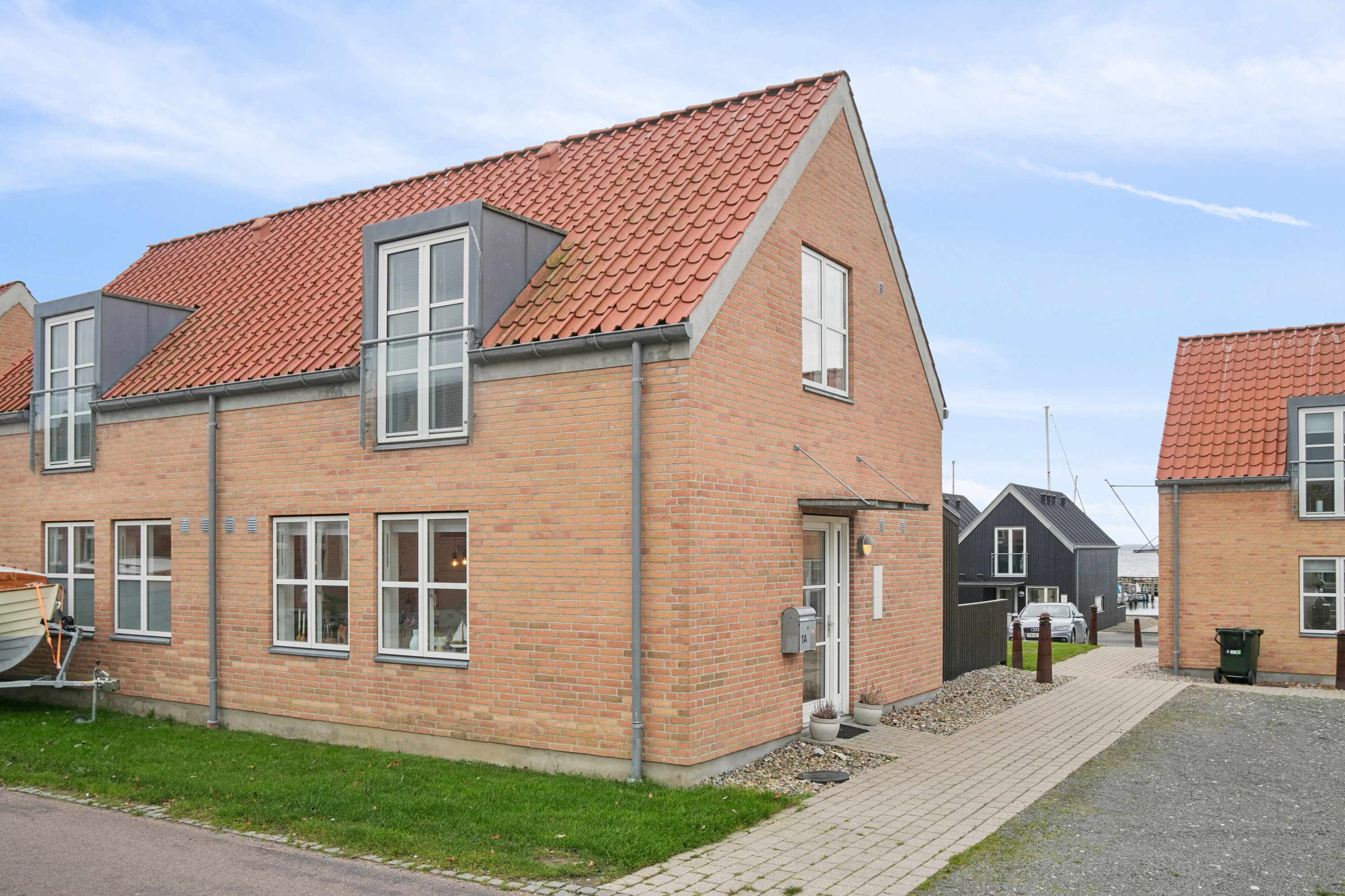 Miniaturebillede 1: set fra vejen. Billede af Smedegade 1A, Lohals, 5953 Tranekær