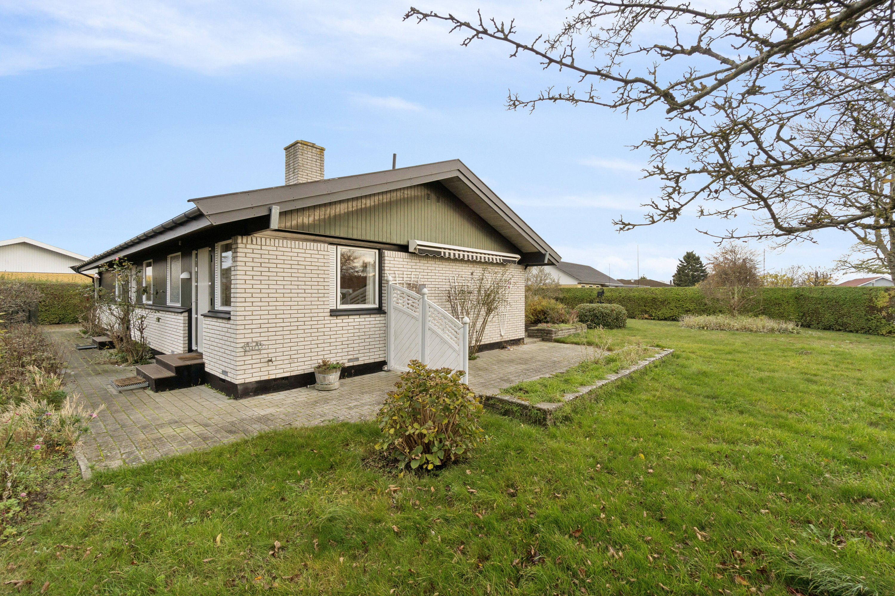 Fremhævet set fra haven billede i fuldskærmstilstand. Billede af Brombærløkken 2, 3700 Rønne