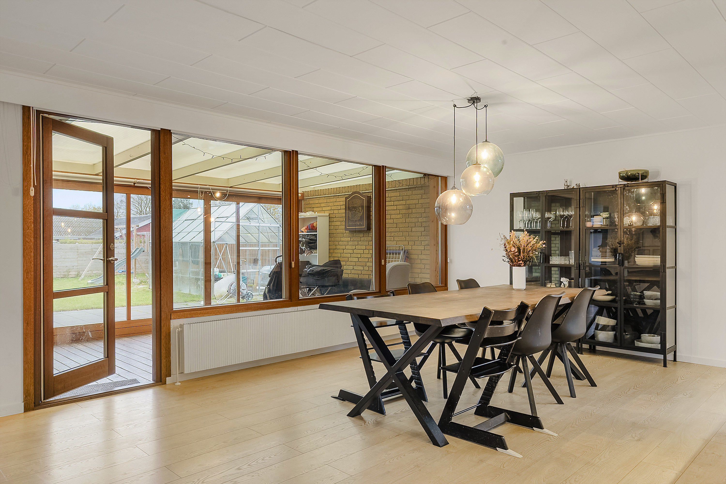 Fremhævet spisestue billede i fuldskærmstilstand. Billede af Øderløkken 22, Seden, 5240 Odense NØ