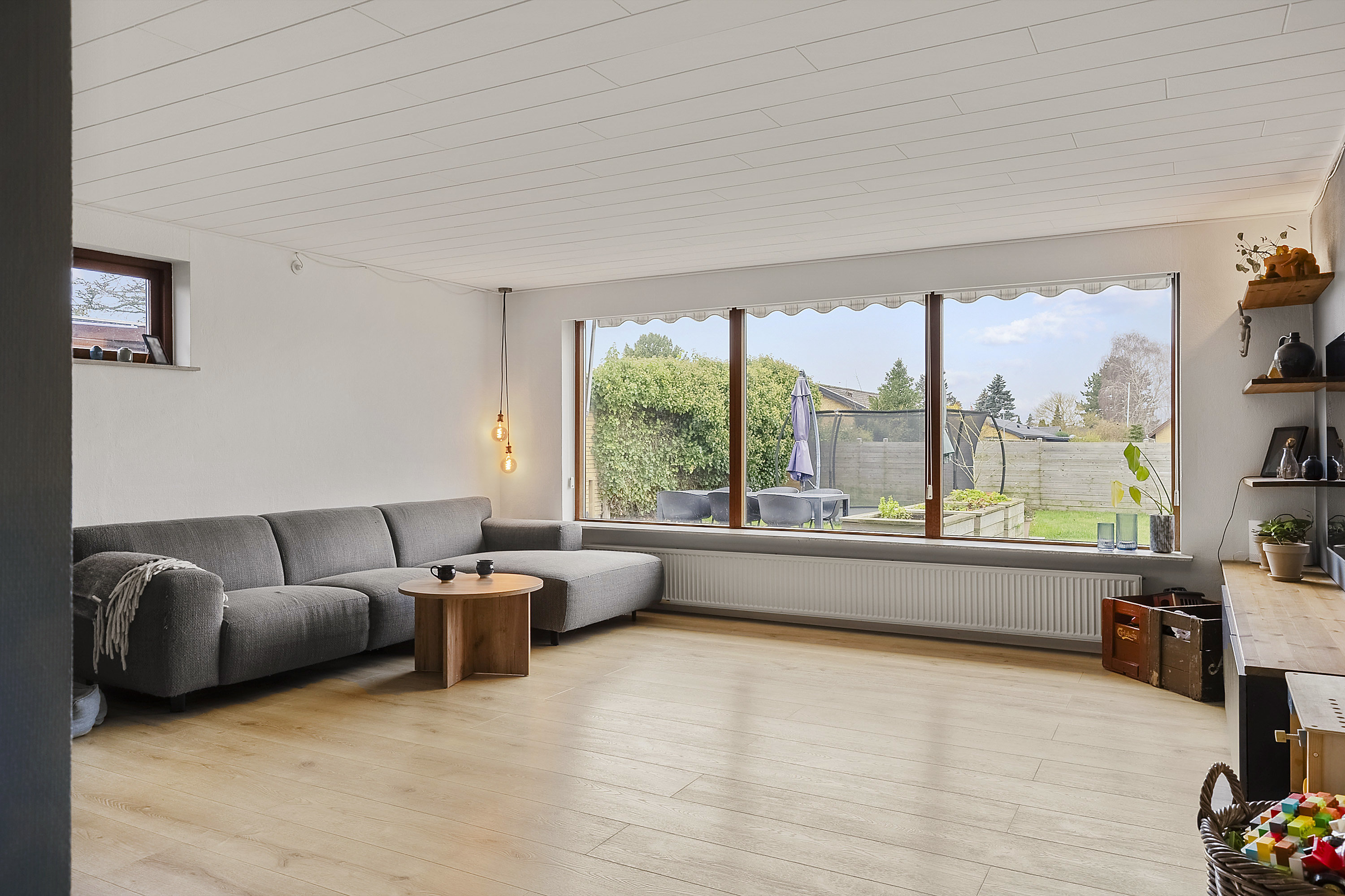 Fremhævet stue billede i fuldskærmstilstand. Billede af Øderløkken 22, Seden, 5240 Odense NØ