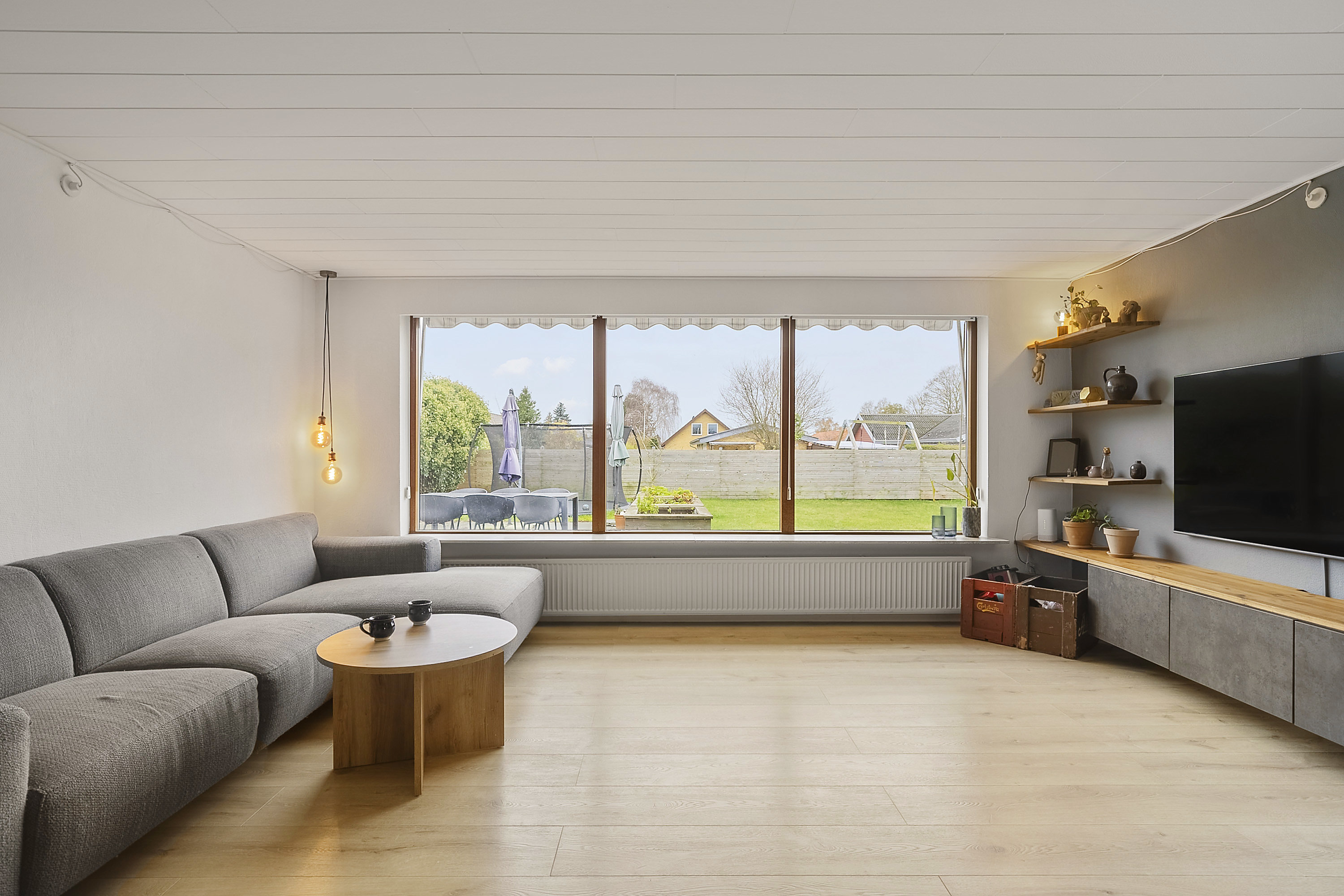 Fremhævet stue billede i fuldskærmstilstand. Billede af Øderløkken 22, Seden, 5240 Odense NØ