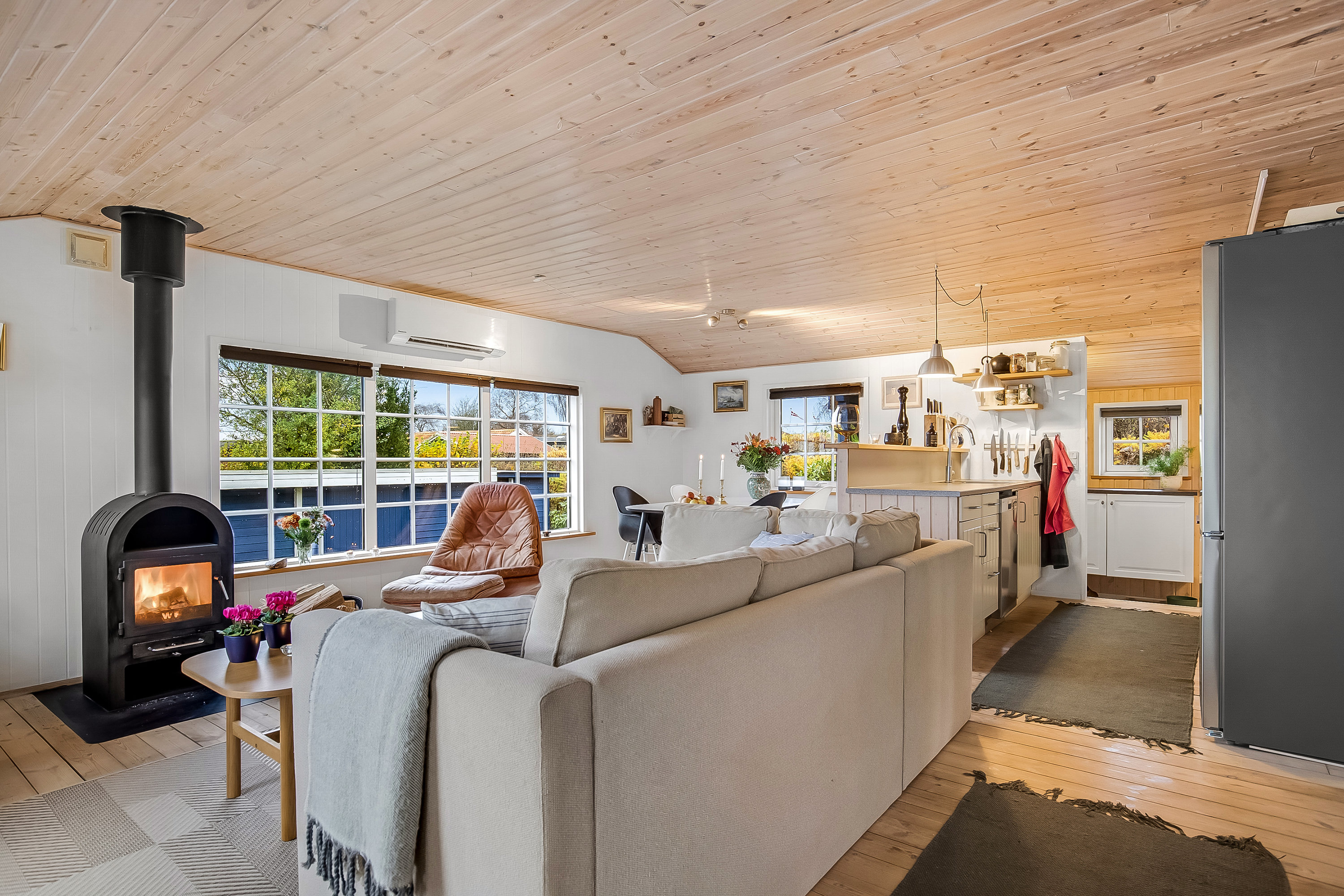 Miniaturebillede 1: stue. Billede af Lavningen 8, Mindegården, 6094 Hejls