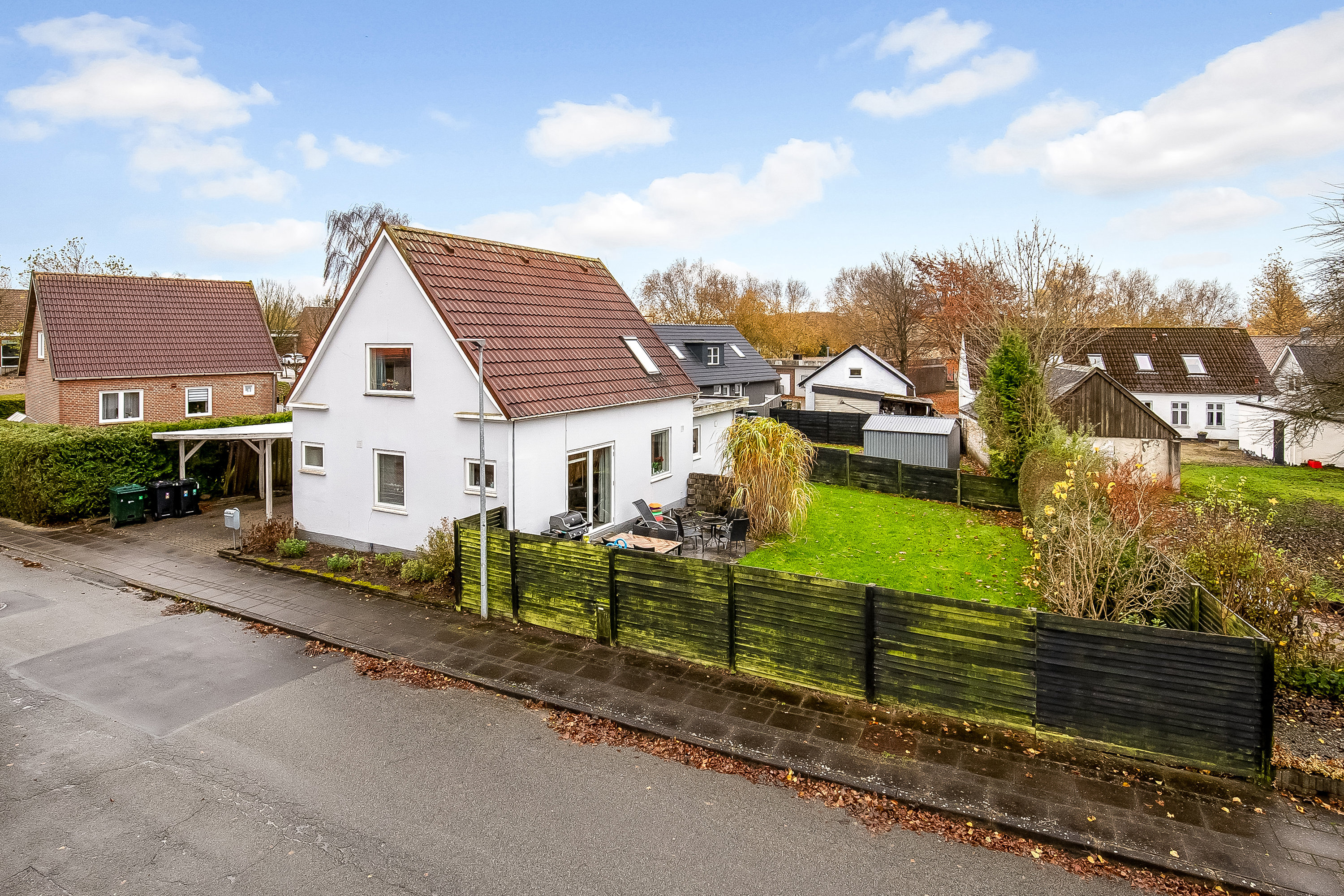 Fremhævet mastefoto billede i fuldskærmstilstand. Billede af Villagade 1, 6580 Vamdrup