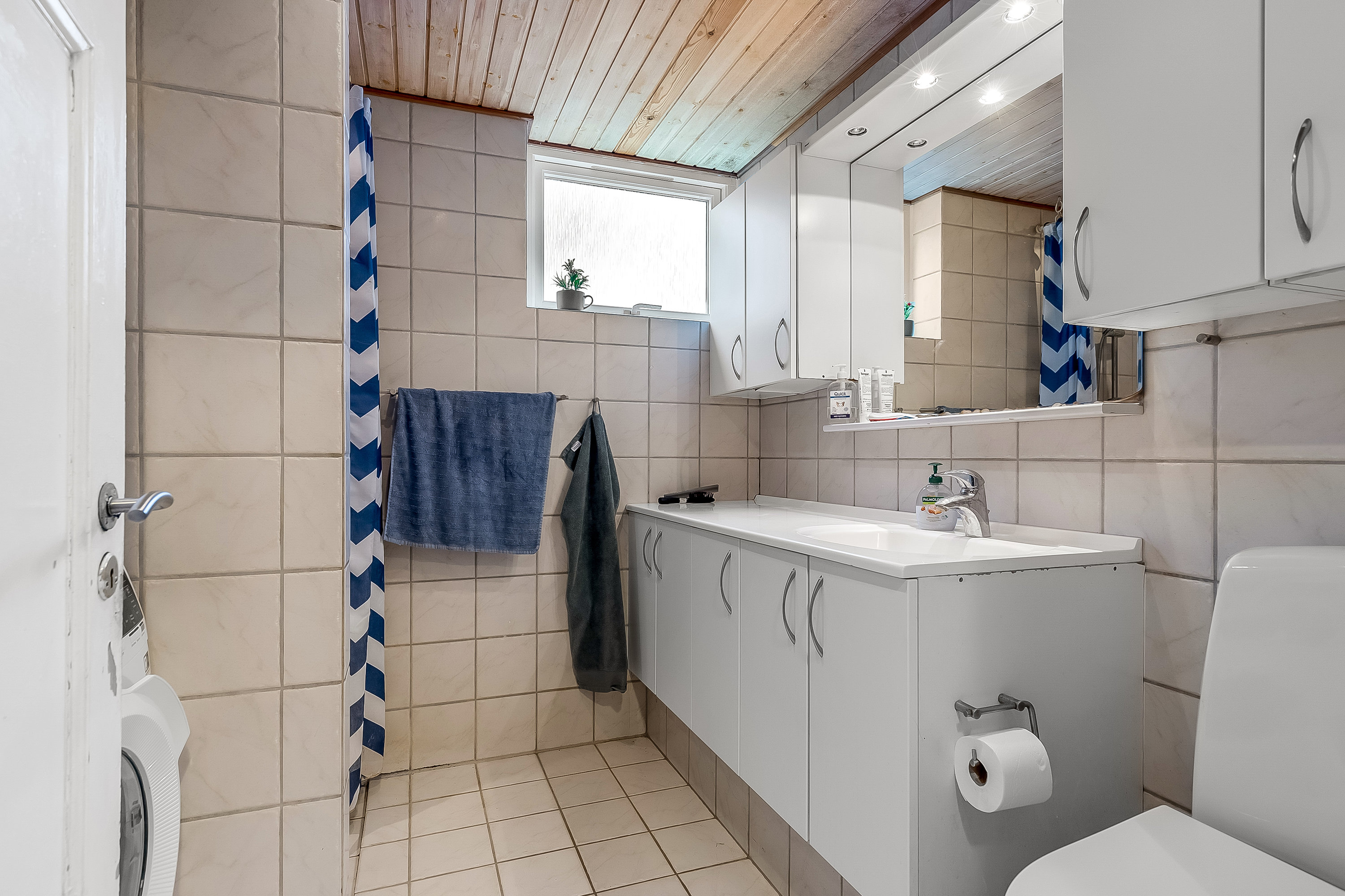 Fremhævet badeværelse billede i fuldskærmstilstand. Billede af Villagade 1, 6580 Vamdrup