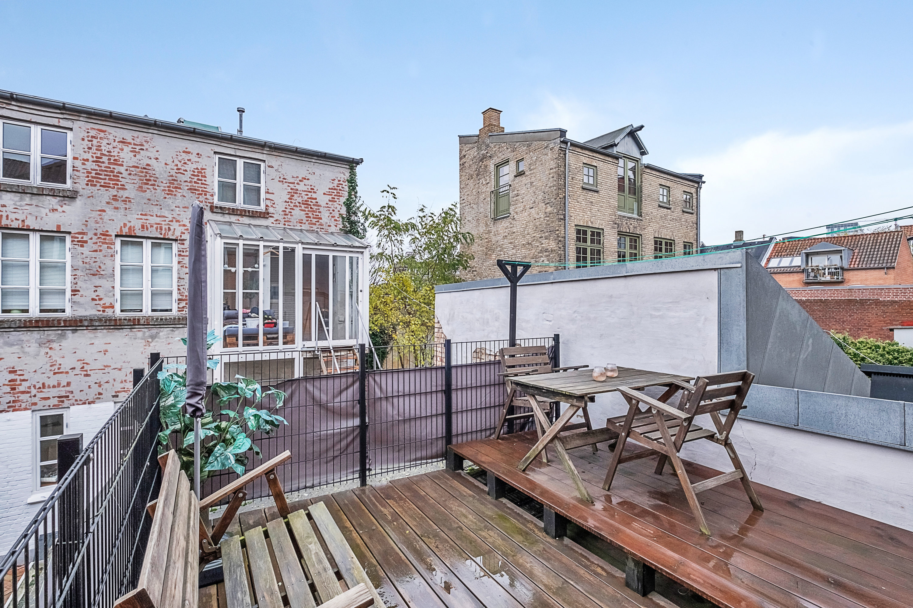Fremhævet terrasse billede i fuldskærmstilstand. Billede af Dybbølgade 15, st.., 8000 Aarhus C
