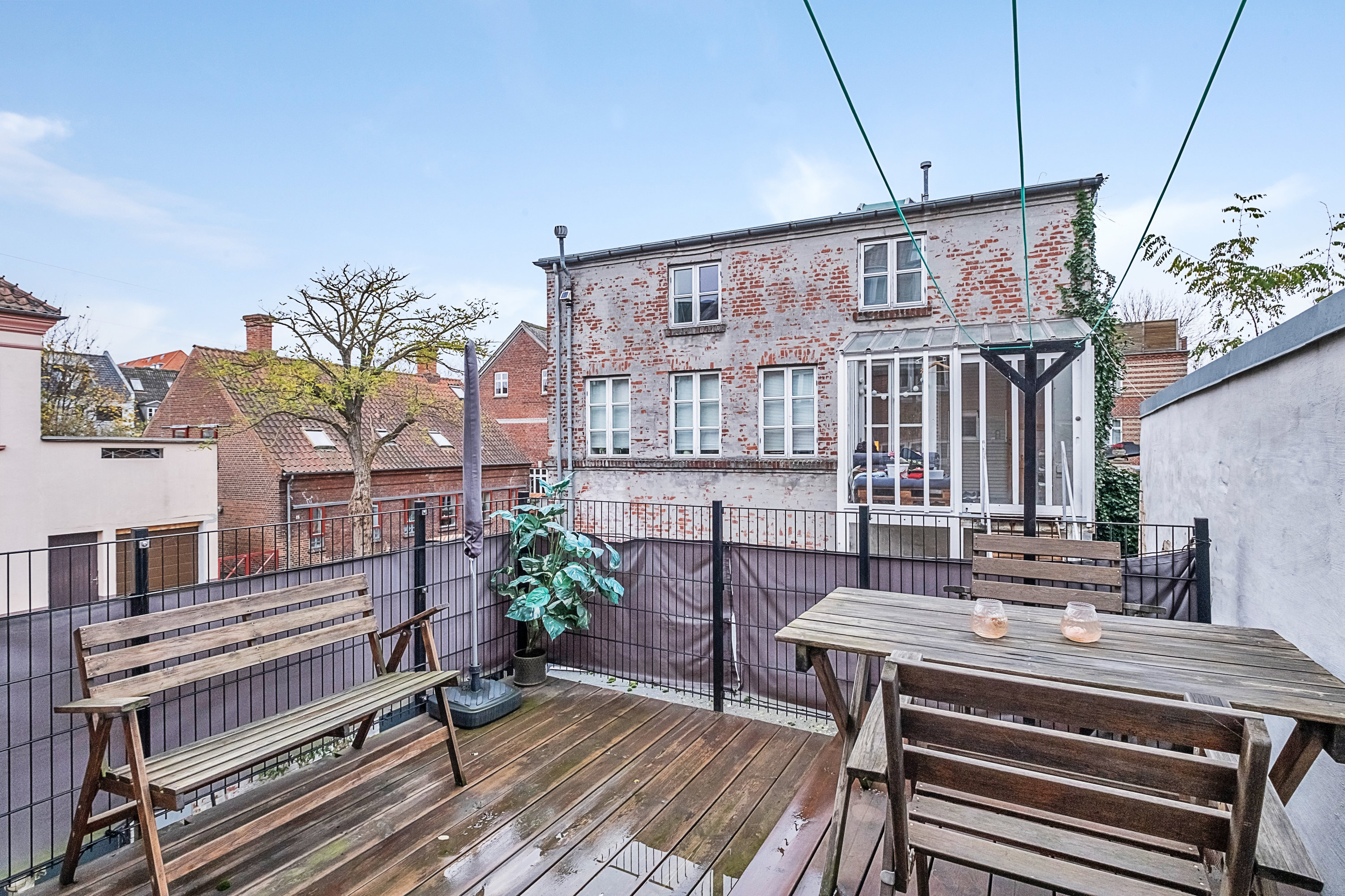 Fremhævet terrasse billede i fuldskærmstilstand. Billede af Dybbølgade 15, st.., 8000 Aarhus C