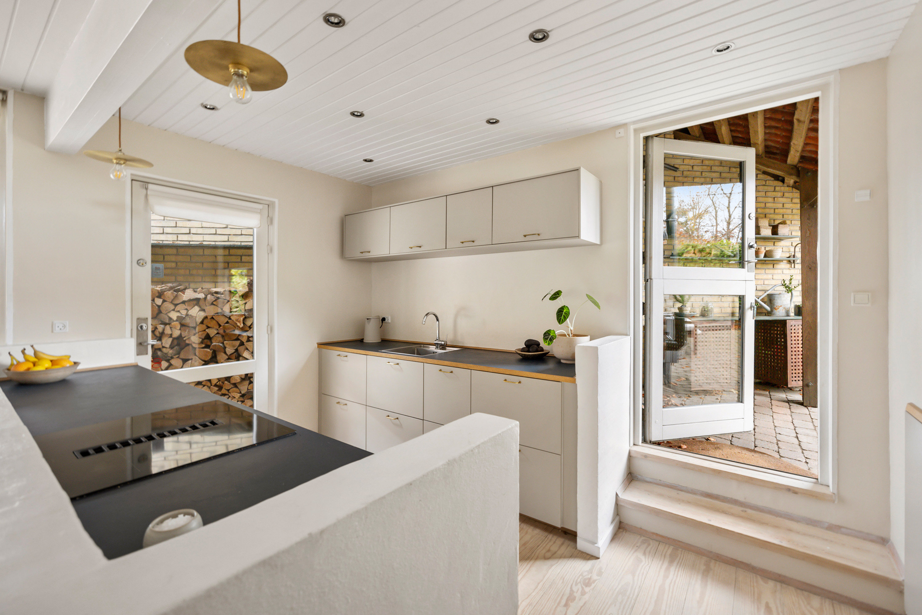 Fremhævet køkken billede i fuldskærmstilstand. Billede af Klampenborgvej 10F, 2930 Klampenborg