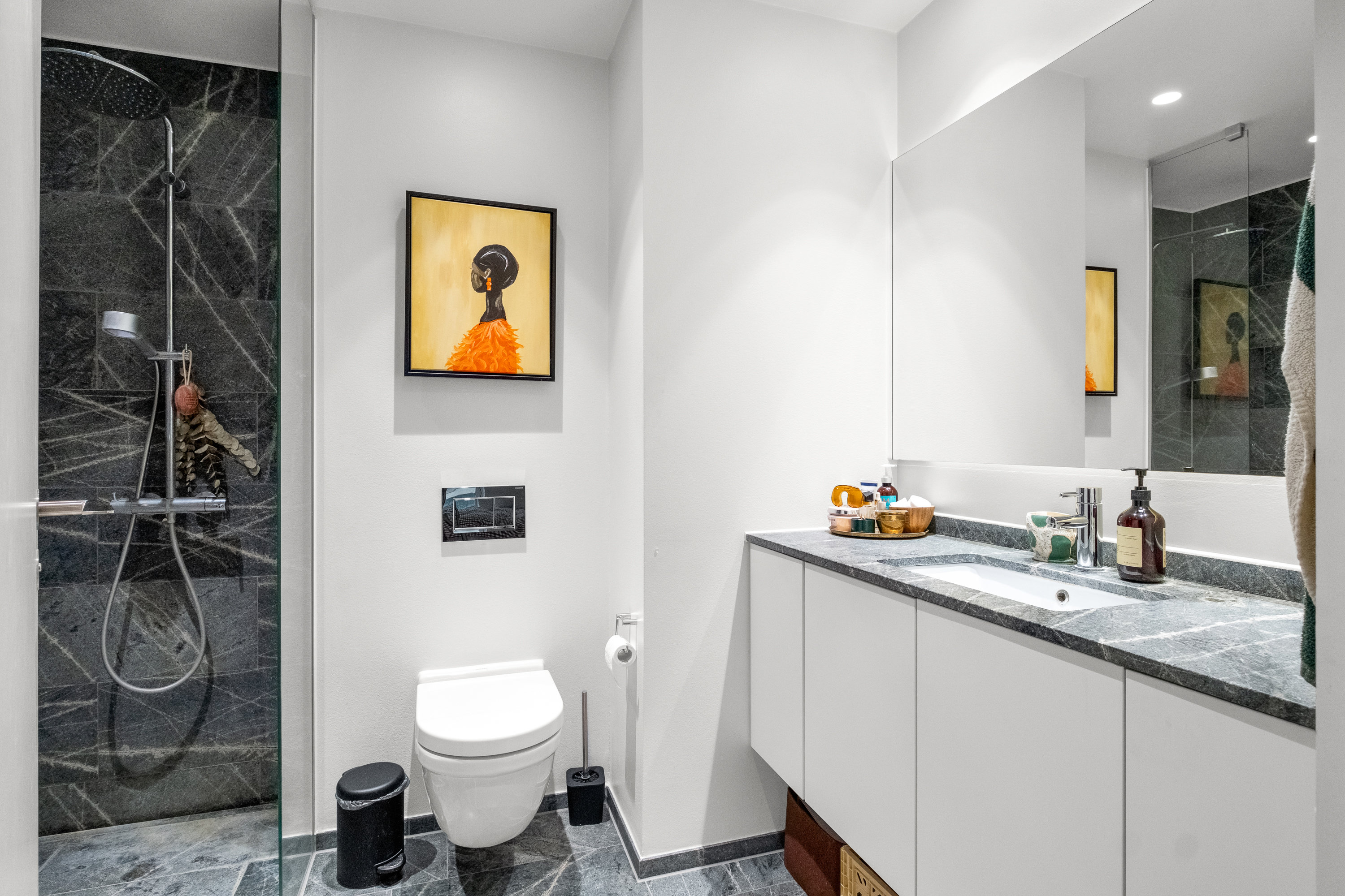 Fremhævet badeværelse billede i fuldskærmstilstand. Billede af Esther Aggebos Gade 36, 2. th., 8000 Aarhus C