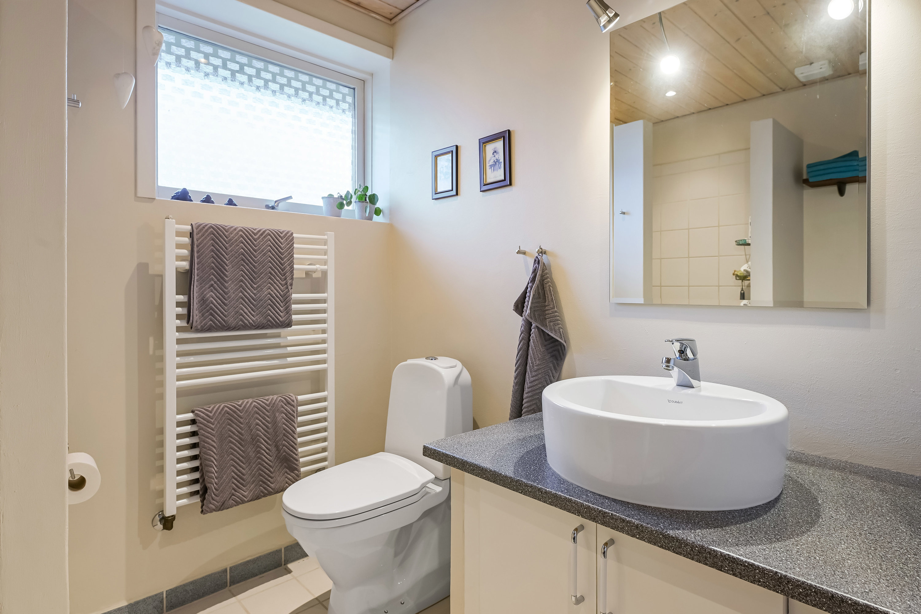 Miniaturebillede 1: badeværelse. Billede af Daltoften 47, 7200 Grindsted