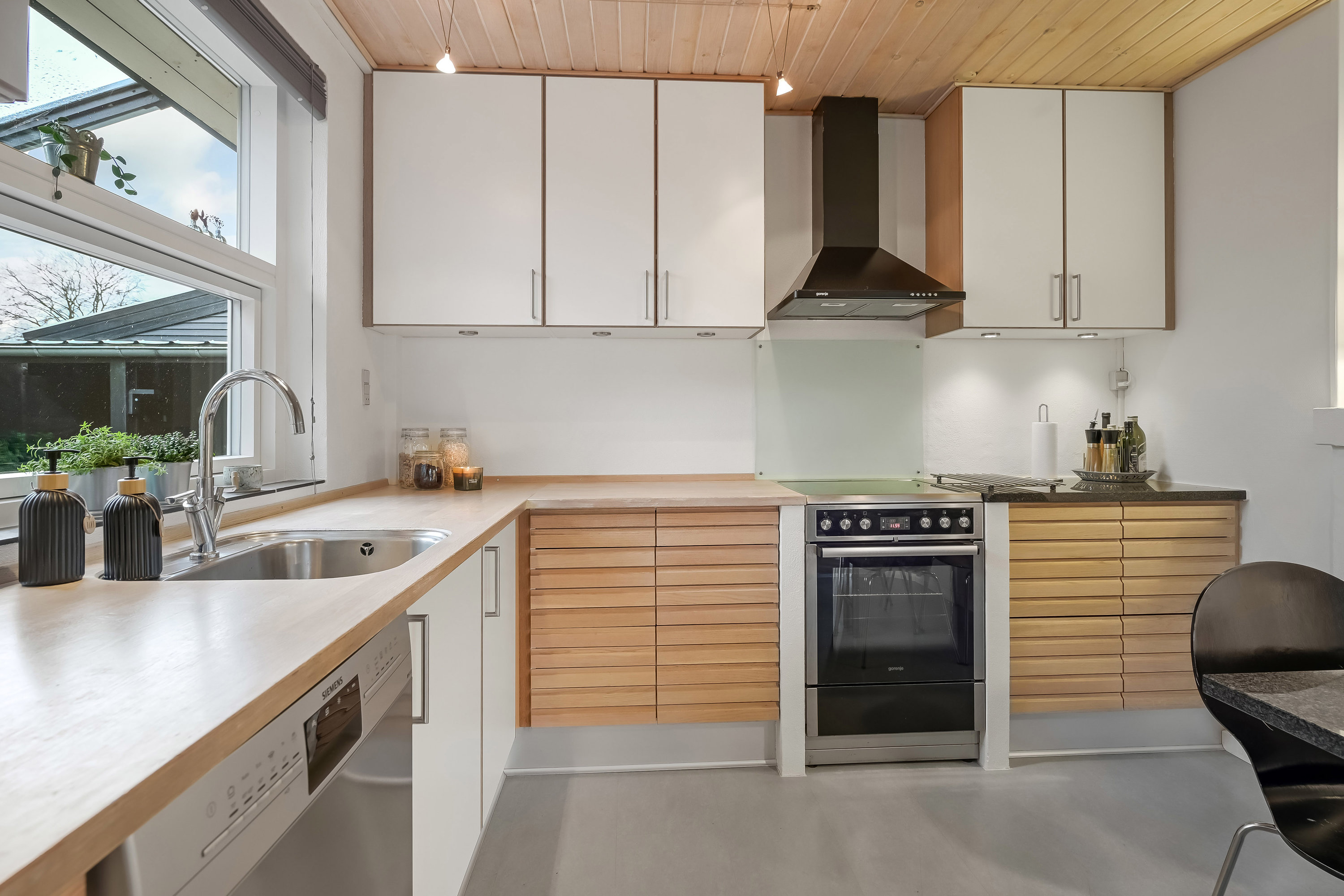 Fremhævet køkken billede i fuldskærmstilstand. Billede af Bogfinkevej 15, 7190 Billund