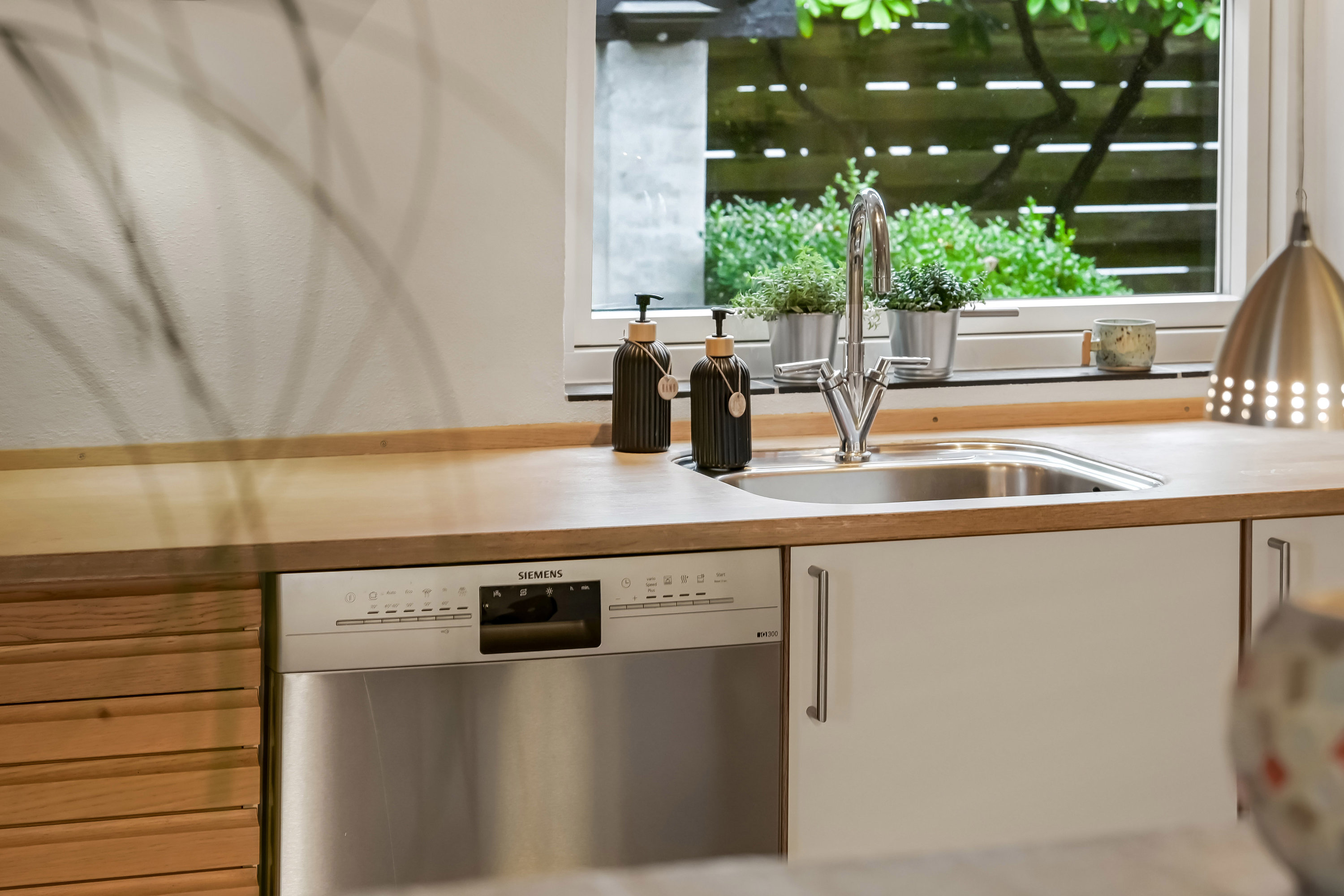 Fremhævet køkken billede i fuldskærmstilstand. Billede af Bogfinkevej 15, 7190 Billund