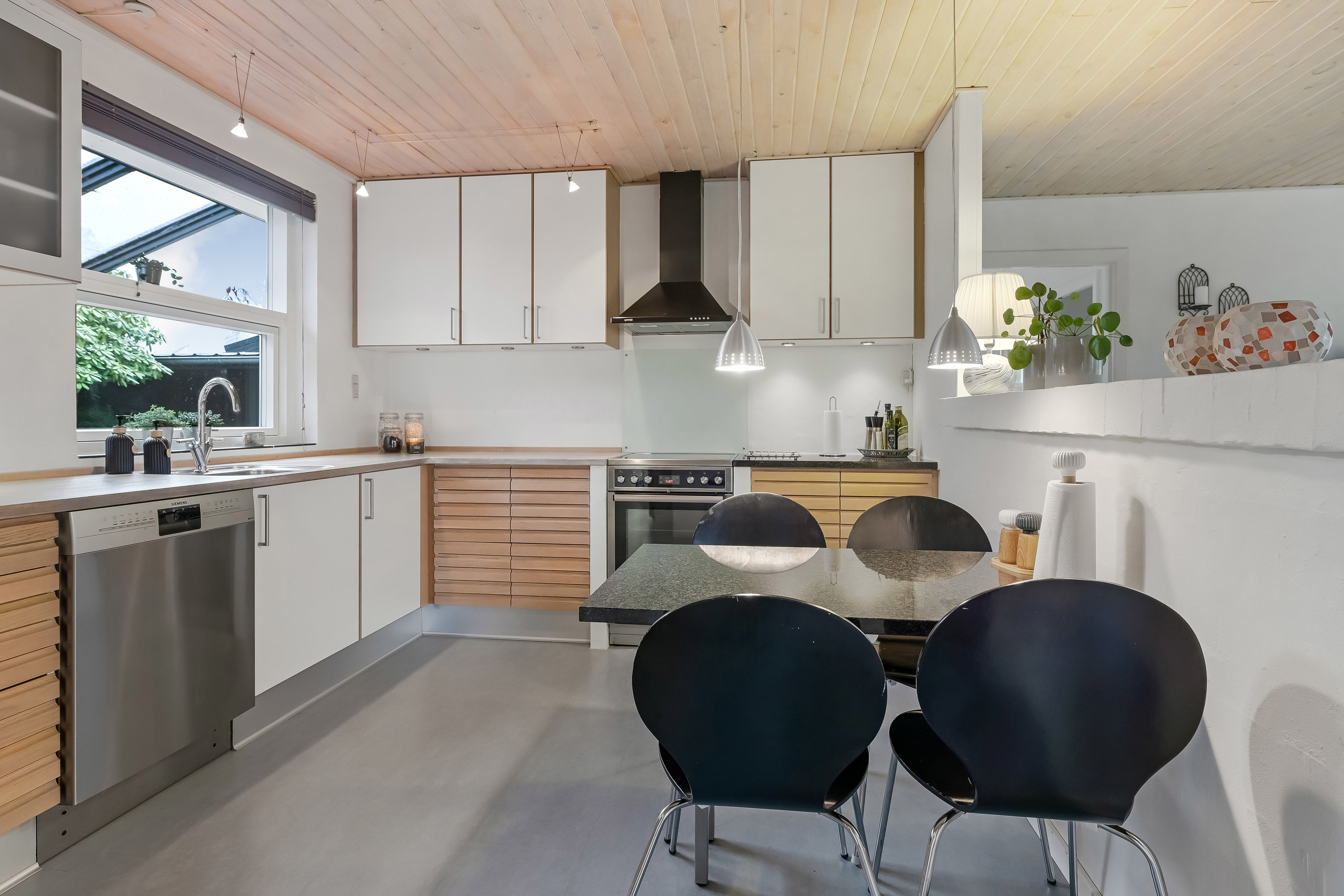 Fremhævet køkken billede i fuldskærmstilstand. Billede af Bogfinkevej 15, 7190 Billund