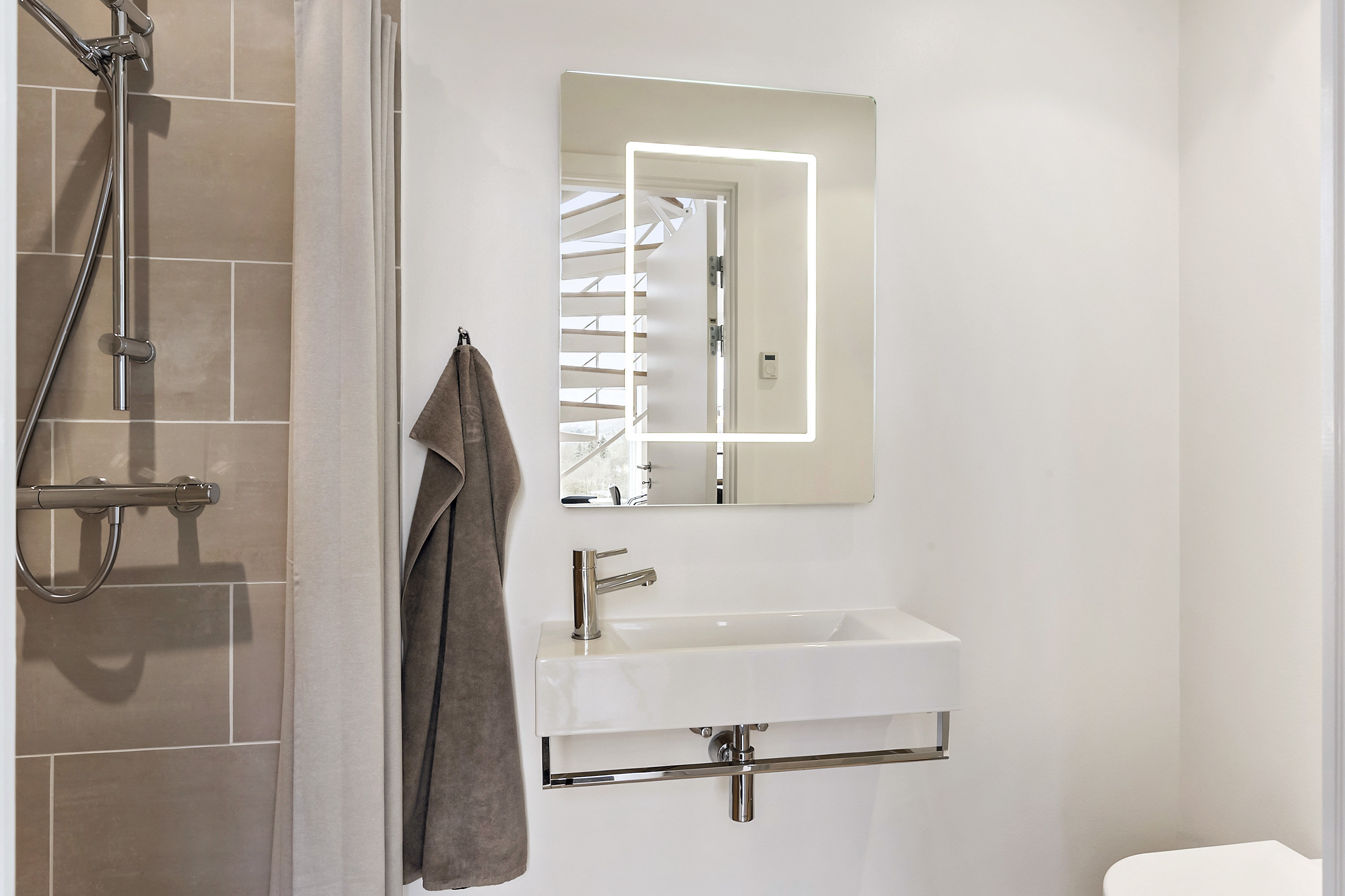 Fremhævet badeværelse billede i fuldskærmstilstand. Billede af Kildespringet 6, 1. tv., 6200 Aabenraa