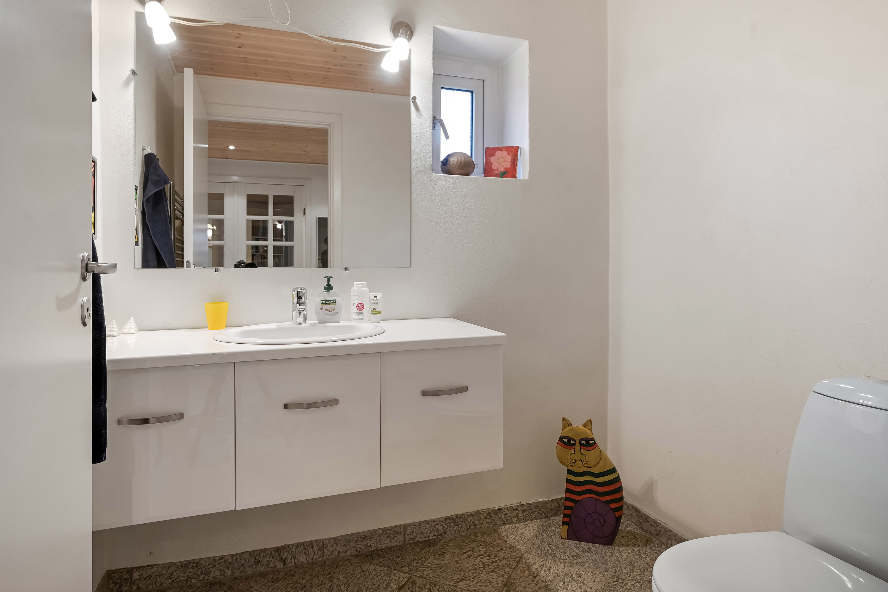 Fremhævet toilet billede i fuldskærmstilstand. Billede af Åglimt 29, 7200 Grindsted