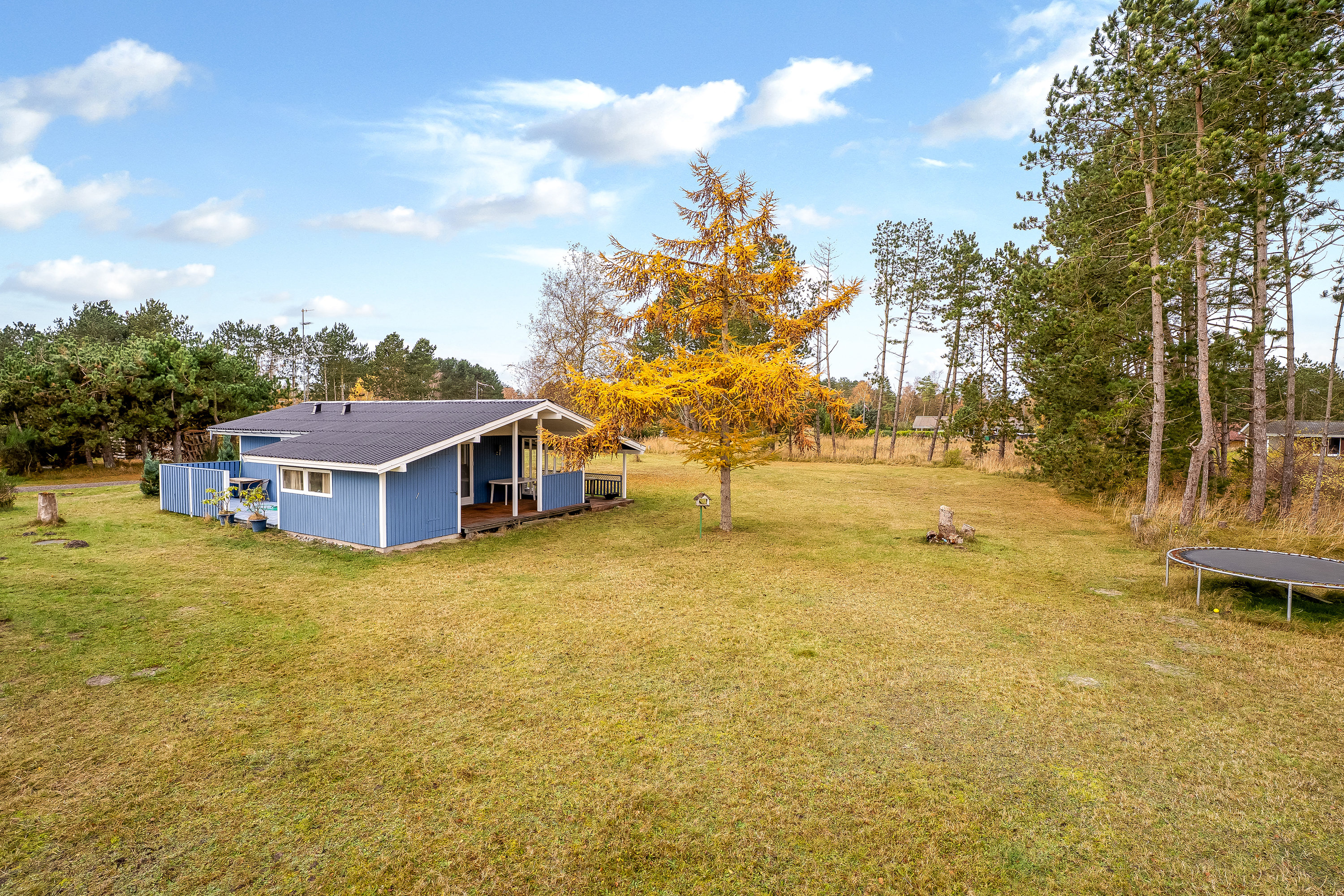 Fremhævet facade billede i fuldskærmstilstand. Billede af Solsortevænget 9, Saksfjed Ø, 4970 Rødby