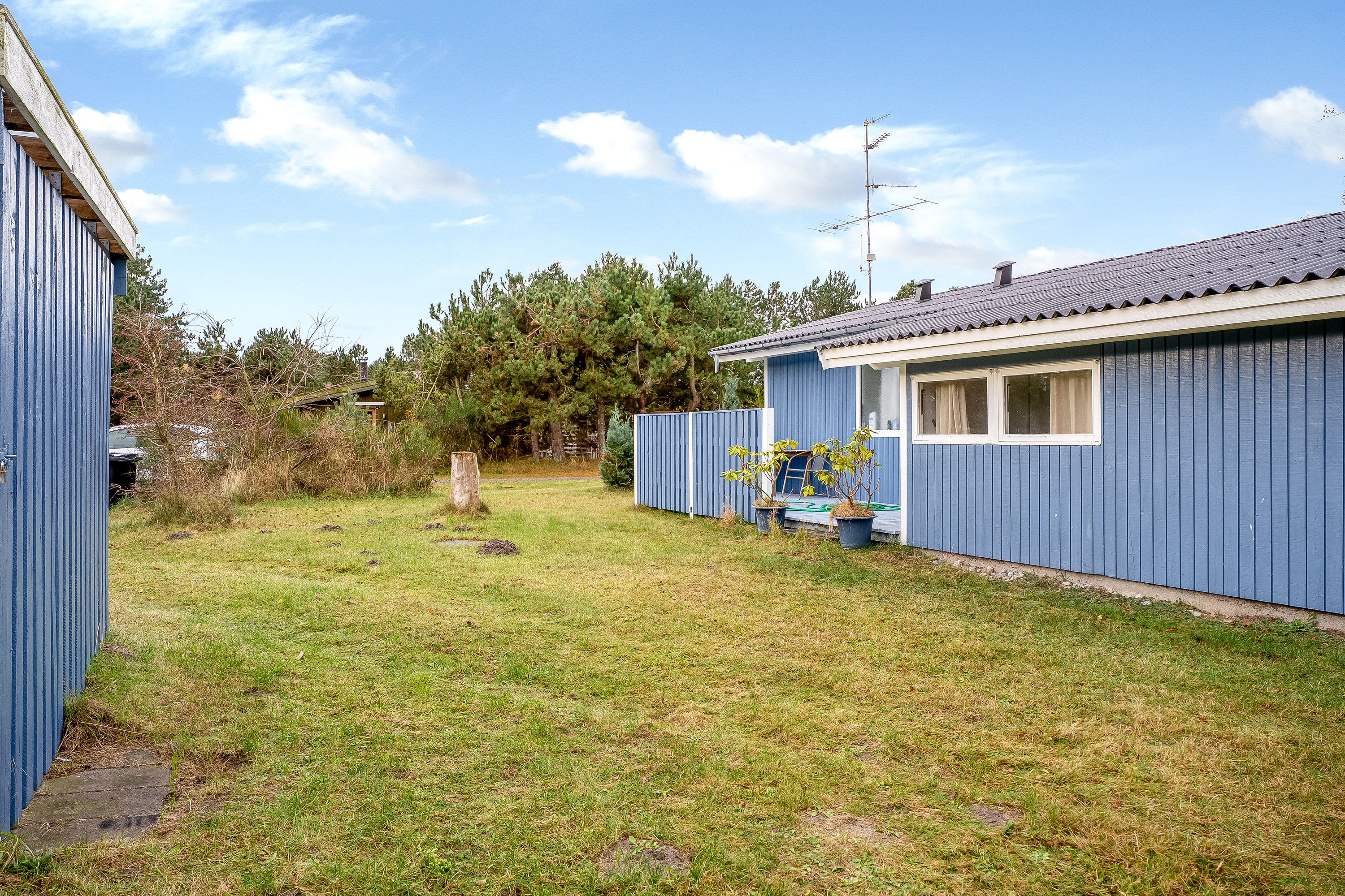 Fremhævet facade billede i fuldskærmstilstand. Billede af Solsortevænget 9, Saksfjed Ø, 4970 Rødby