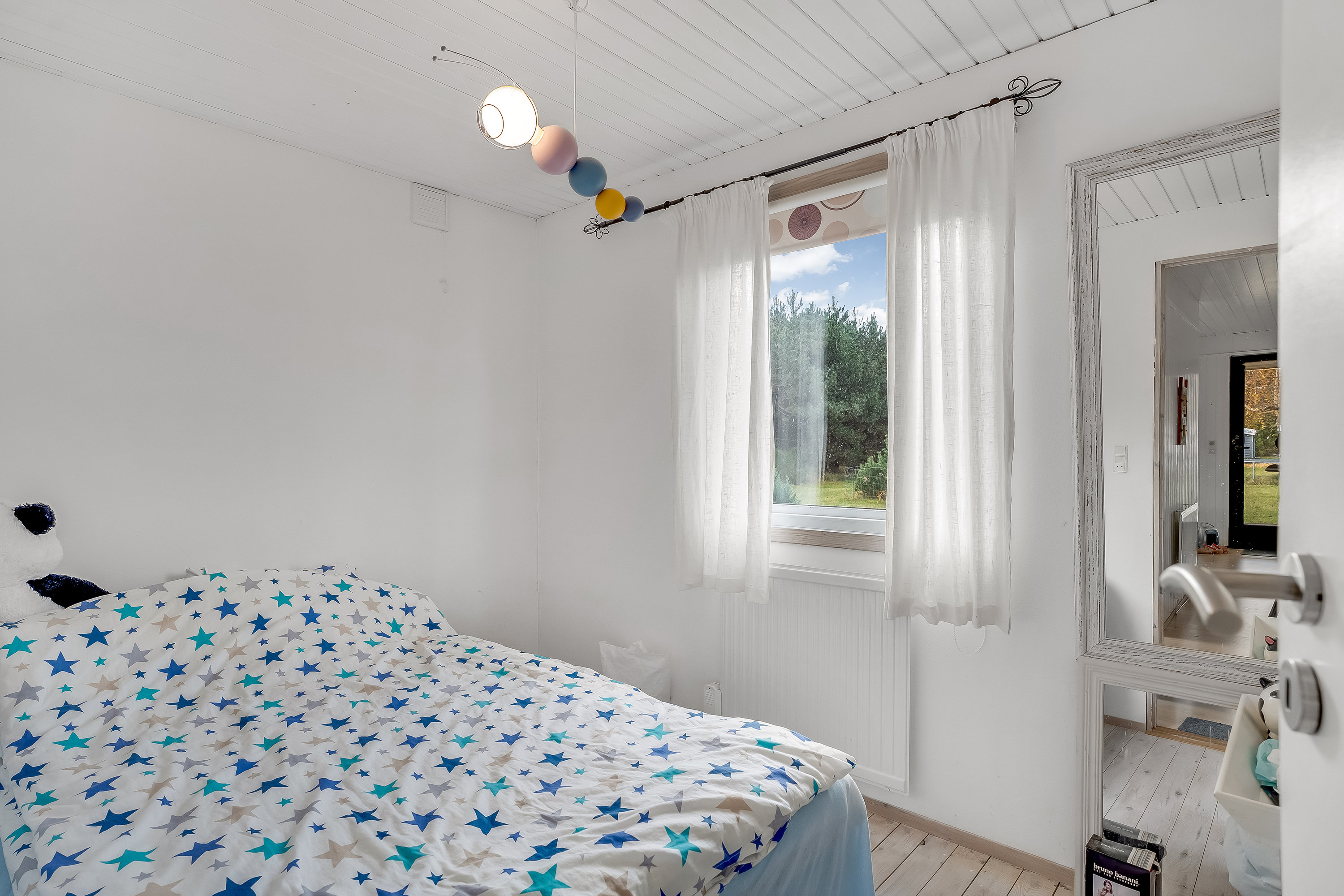 Fremhævet soveværelse billede i fuldskærmstilstand. Billede af Solsortevænget 9, Saksfjed Ø, 4970 Rødby