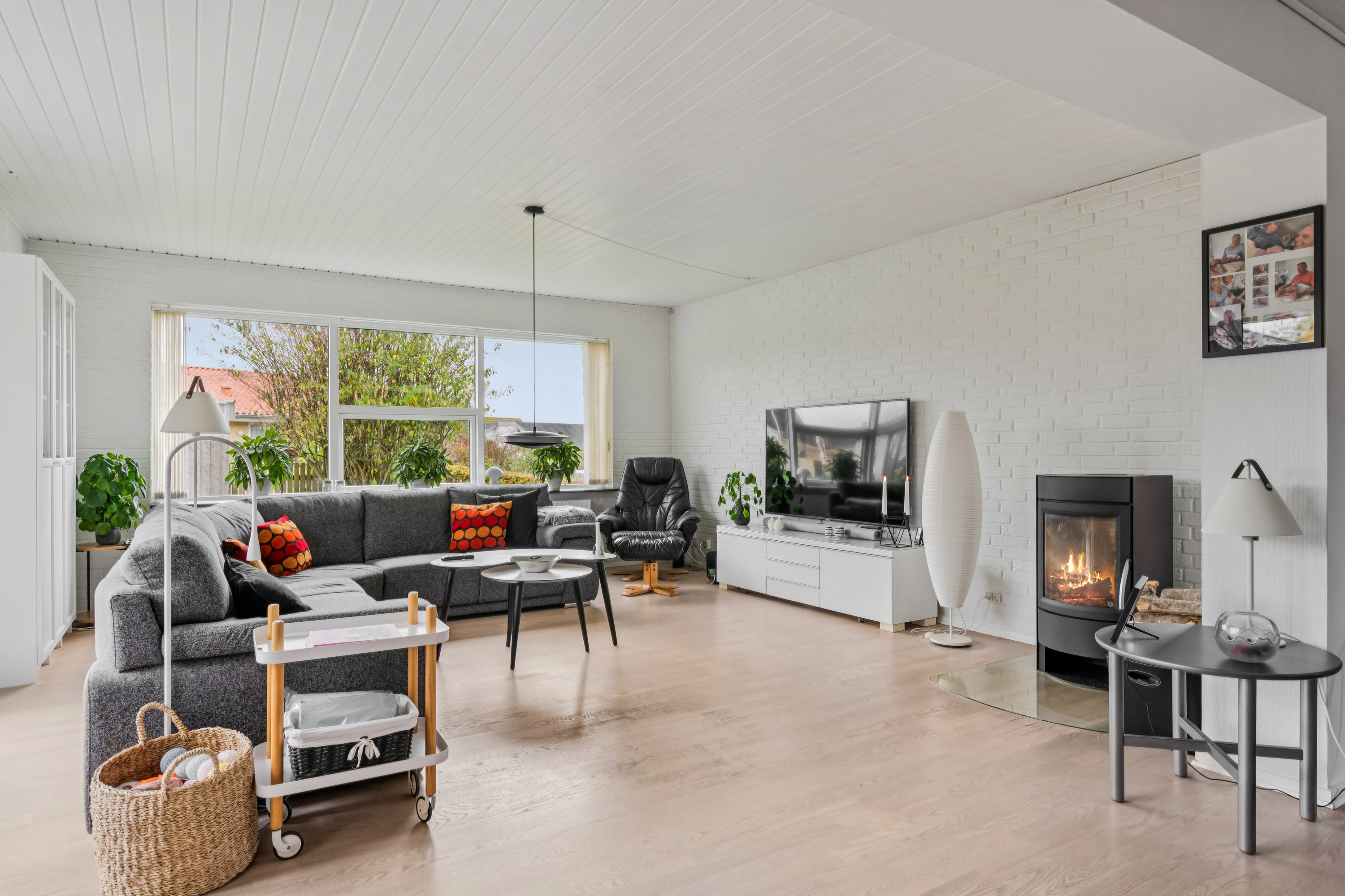 Fremhævet stue billede i fuldskærmstilstand. Billede af Munkebakken 14, 8400 Ebeltoft