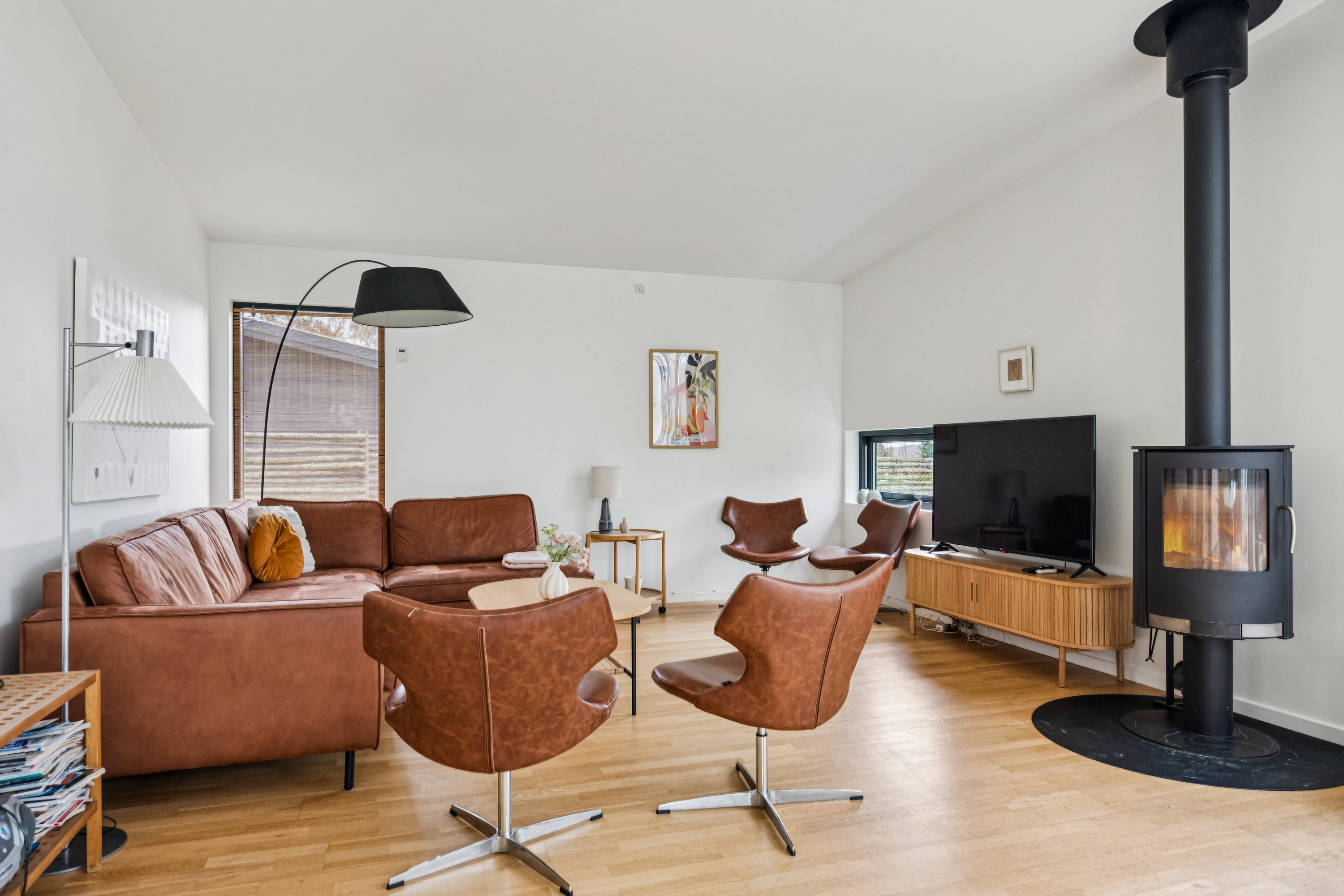 Fremhævet stue billede i fuldskærmstilstand. Billede af Ligustervej 8, Egsmark Strand, 8400 Ebeltoft