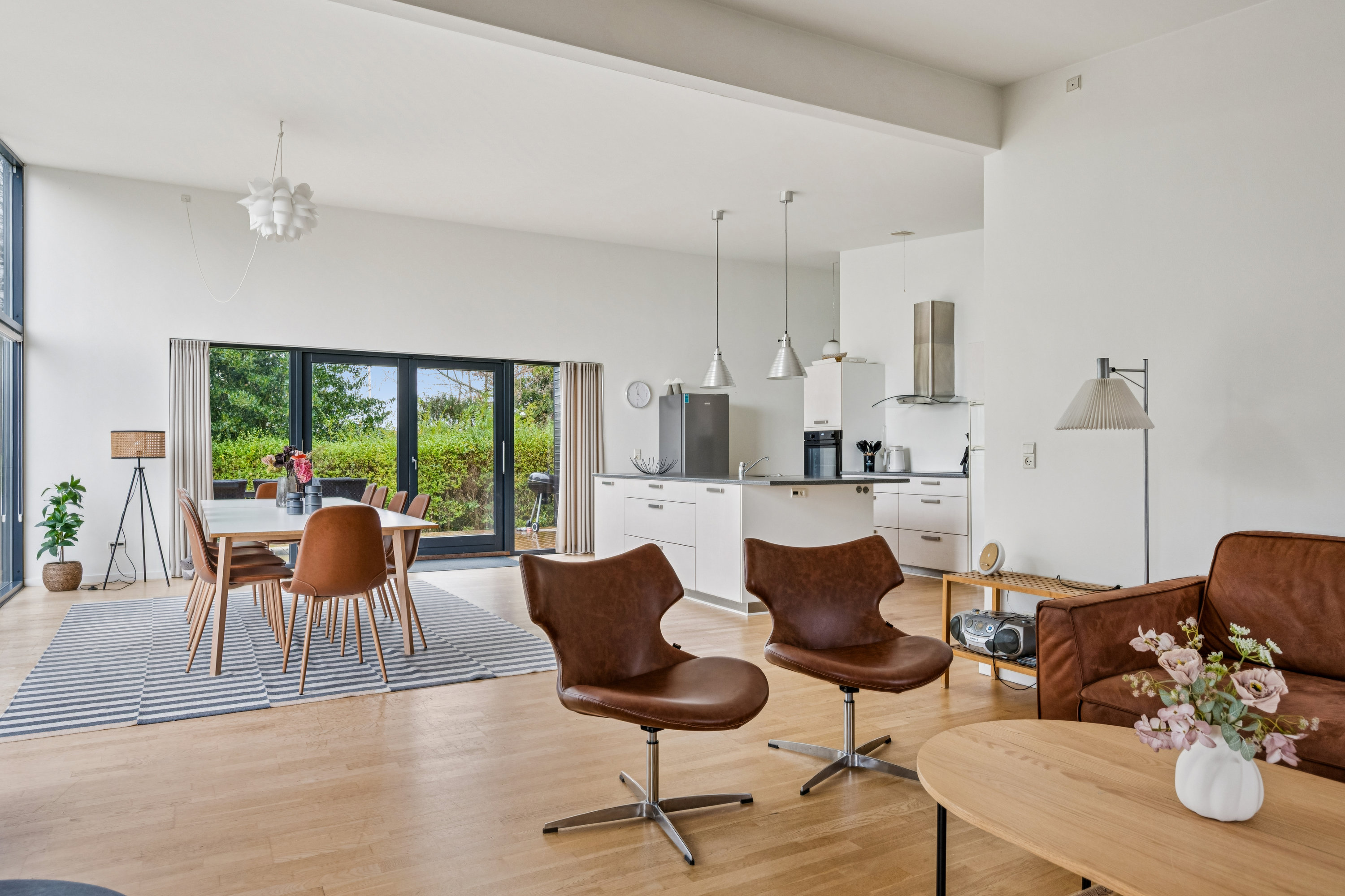 Fremhævet stue billede i fuldskærmstilstand. Billede af Ligustervej 8, Egsmark Strand, 8400 Ebeltoft